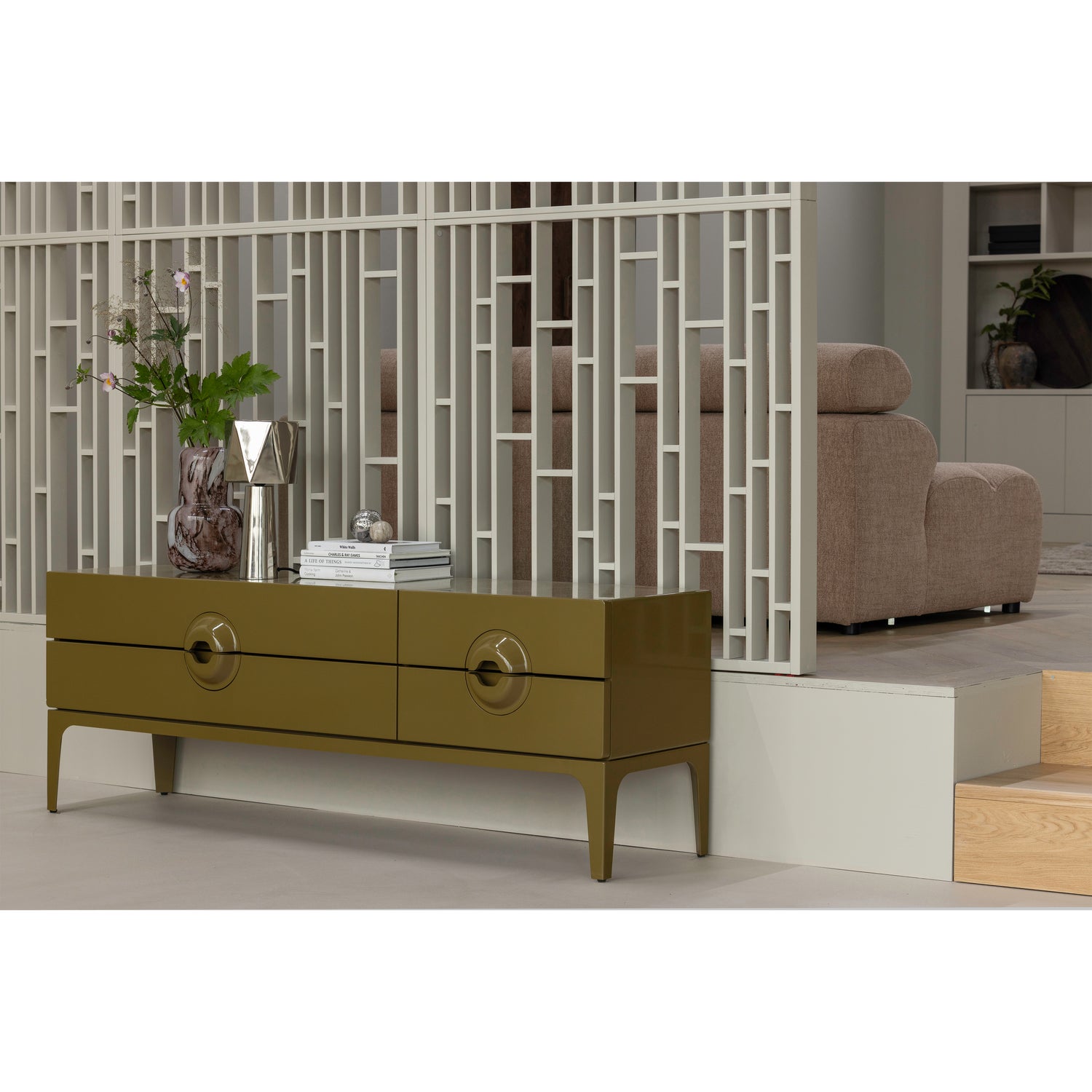 377622-C-377574-B-375103-H-02_SF_WP_Merge_tv_meubel_Rea_Tafellamp_Monika_handgevormde_vaas.png?auto=webp&format=png&width=1500&height=1500