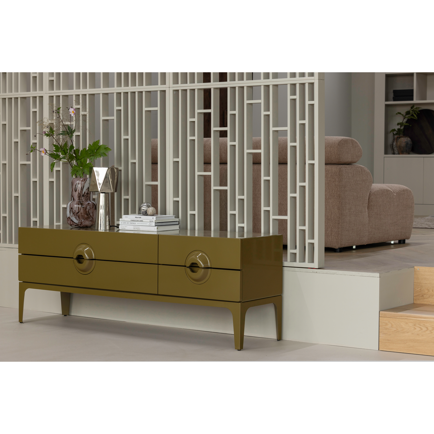 377622-C-377574-B-375103-H-02_SF_WP_Merge_tv_meubel_Rea_Tafellamp_Monika_handgevormde_vaas.png?auto=webp&format=png&width=1500&height=1500