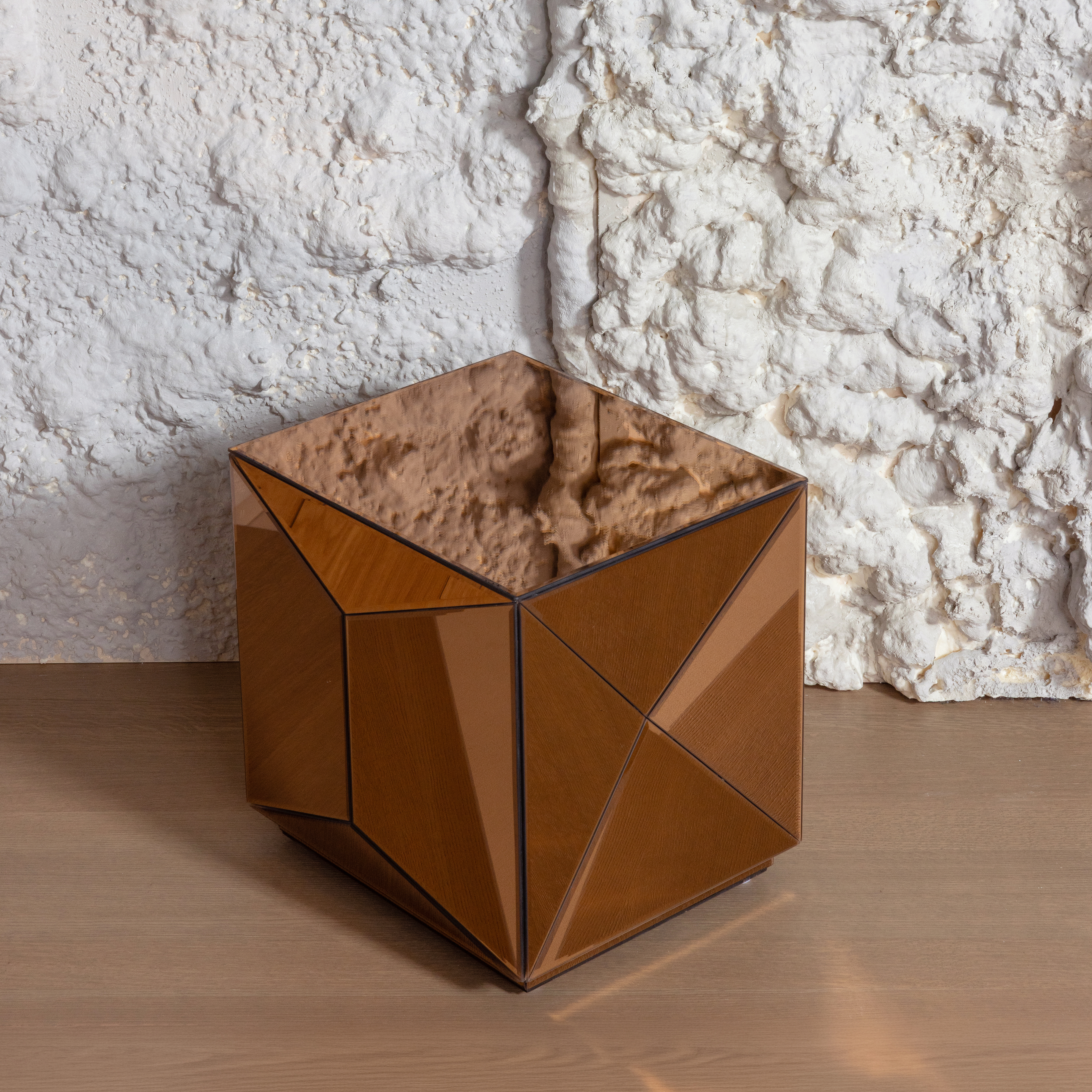 377777-B_02_SF_Glintz_bijzettafel_hout_spiegelglas_bruin_vierkant.jpg?auto=webp&format=png&width=1500&height=1500