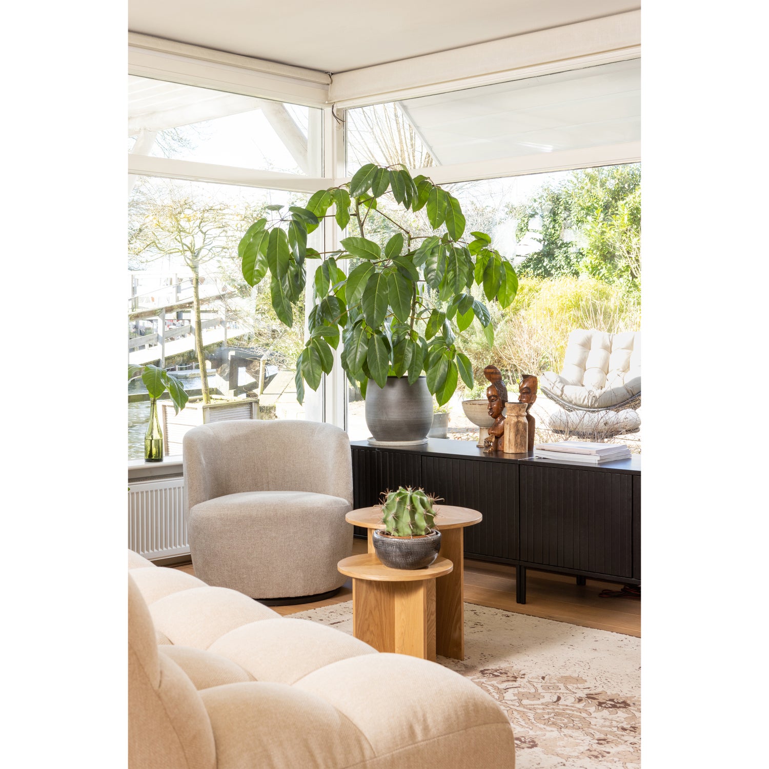 373539-Z-373472-Z-373529-M-373896-N-01_SF_FA_Serra_zand_Rens_vloerkleed_Lina_Gravure_tv_meubel_Pepper.jpg?auto=webp&format=png&width=1500&height=1500