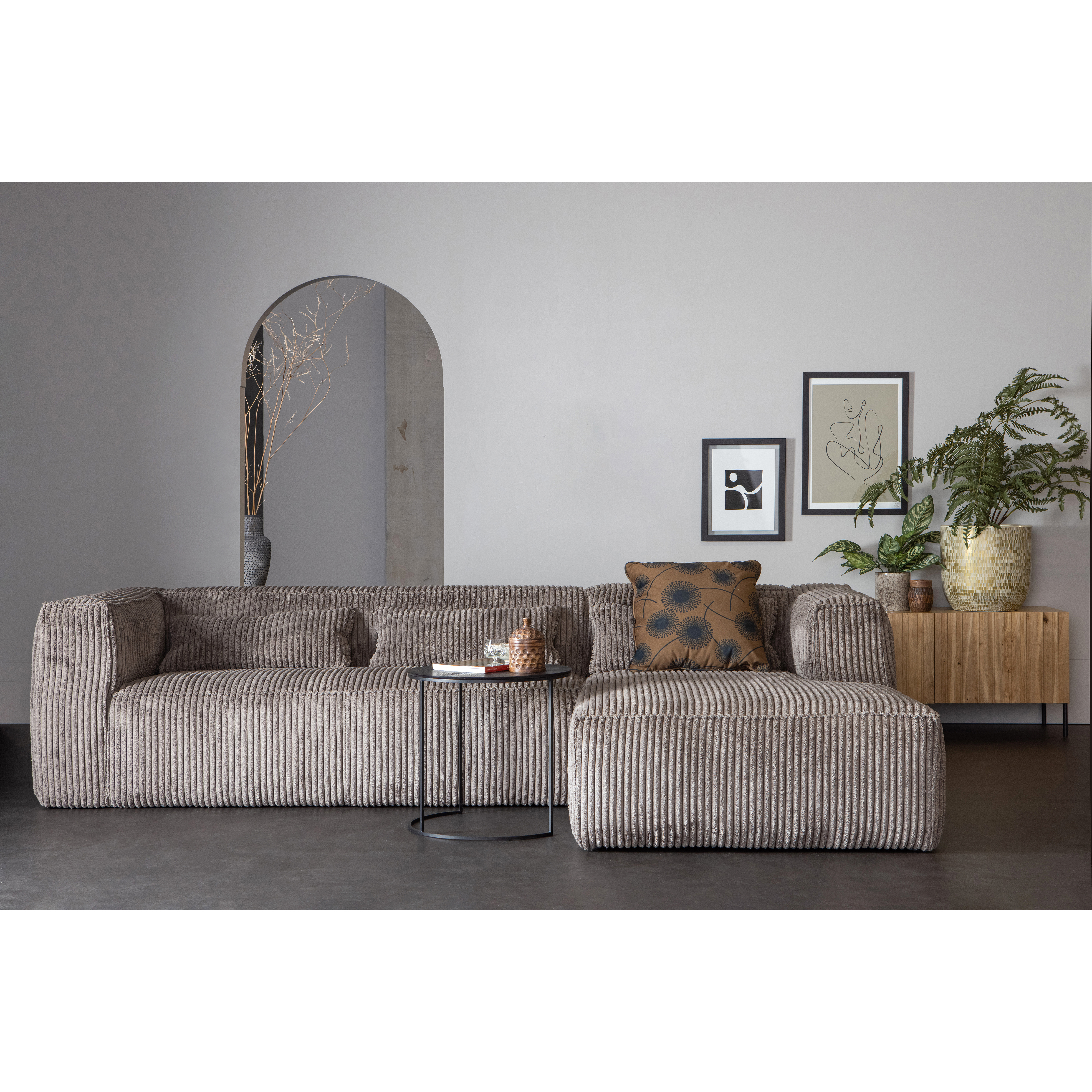 375694-RE-373382-N-800631-Z-800630-Z-377237-W-377254-SB-01_SF_Bean_hoekbank_rechts_grove_ribstof_terrazzo_Gravure_tv_meubel_eiken_Shift_XLWhatever_Simple_black_art.jpg?auto=webp&format=png&width=1500&height=1500