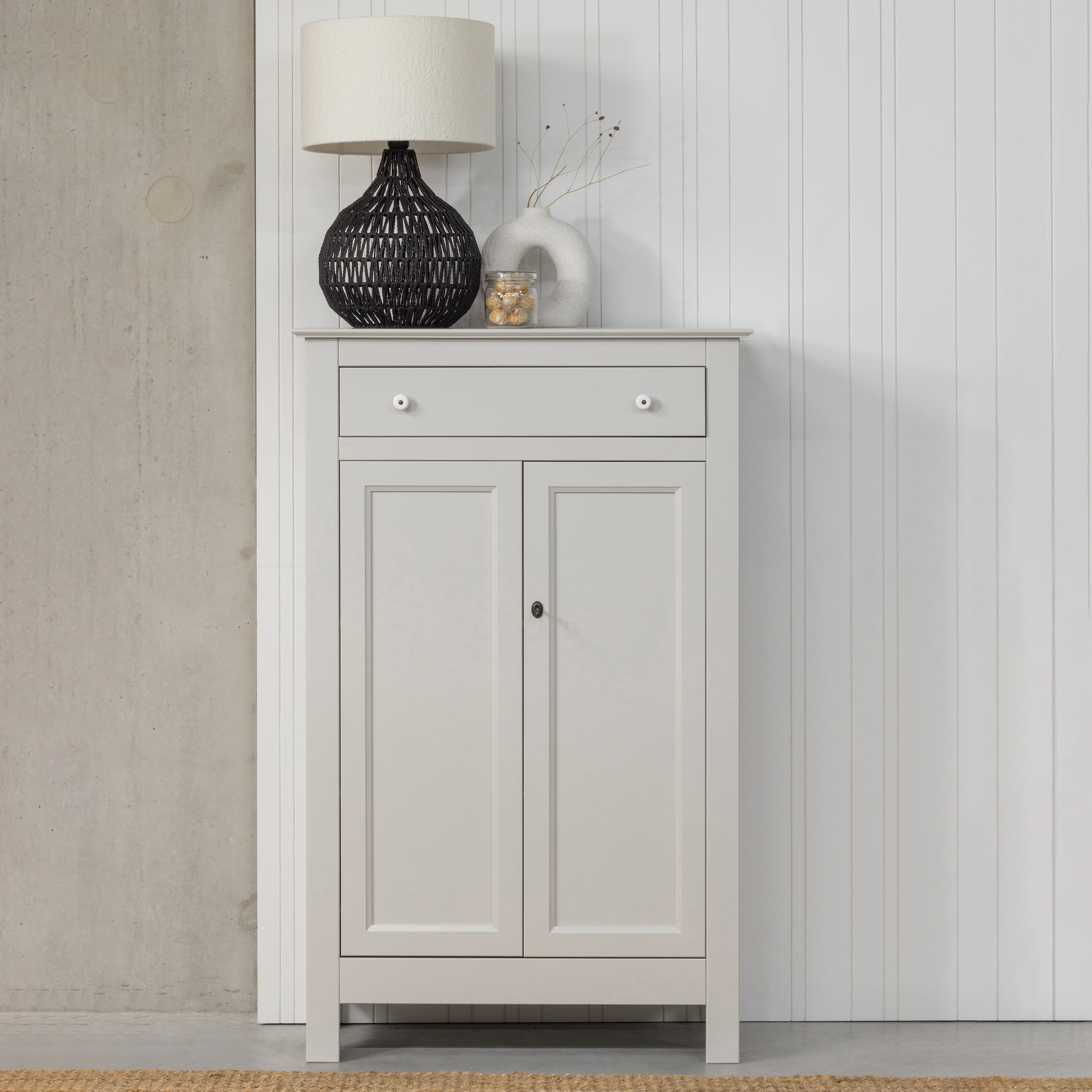 373449-N-373501-Z-378561-M-01_SF_FA_WE_Eva_meidenkast_mist_Macy_voet_Britan_kap_Achiel_vloerkleed_VIERKANT.jpg?auto=webp&format=png&width=1500&height=1500