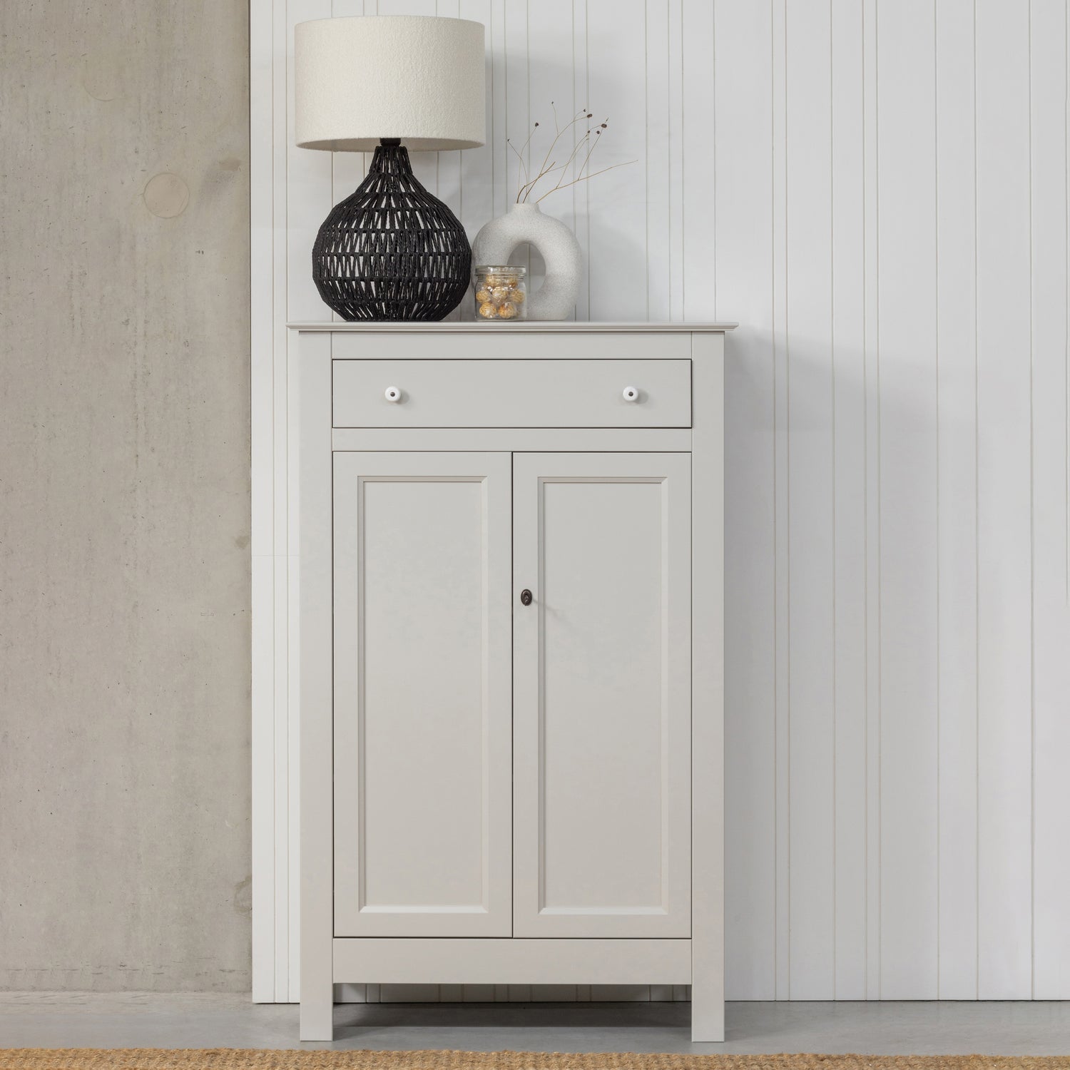 373449-N-373501-Z-378561-M-01_SF_FA_WE_Eva_meidenkast_mist_Macy_voet_Britan_kap_Achiel_vloerkleed_VIERKANT.jpg?auto=webp&format=png&width=1500&height=1500