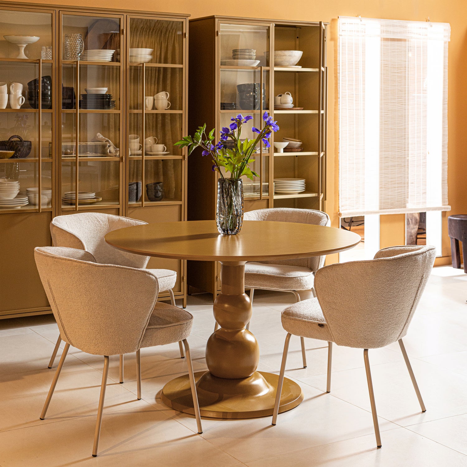 800014-H-800208-P-375041-H-375042-H-01_SF_WE_Blanco_eettafel_honey_yellow_Admit_Exhibit_honing_geel_VIERKANT.jpg?auto=webp&format=png&width=1500&height=1500