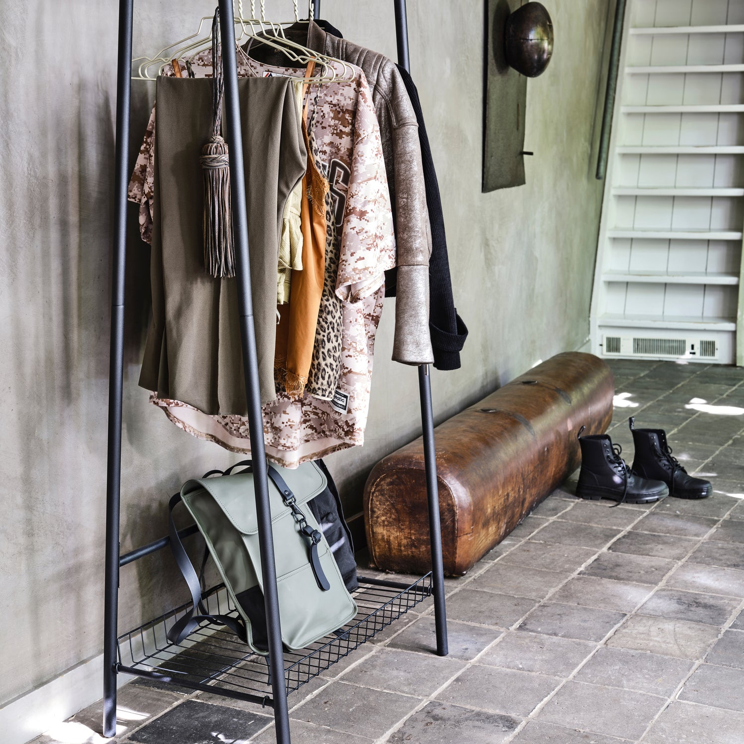 390942-Z-01_SF_FA_Jovi_kledingrek_metaal_zwart_VIERKANT.jpg?auto=webp&format=png&width=1500&height=1500