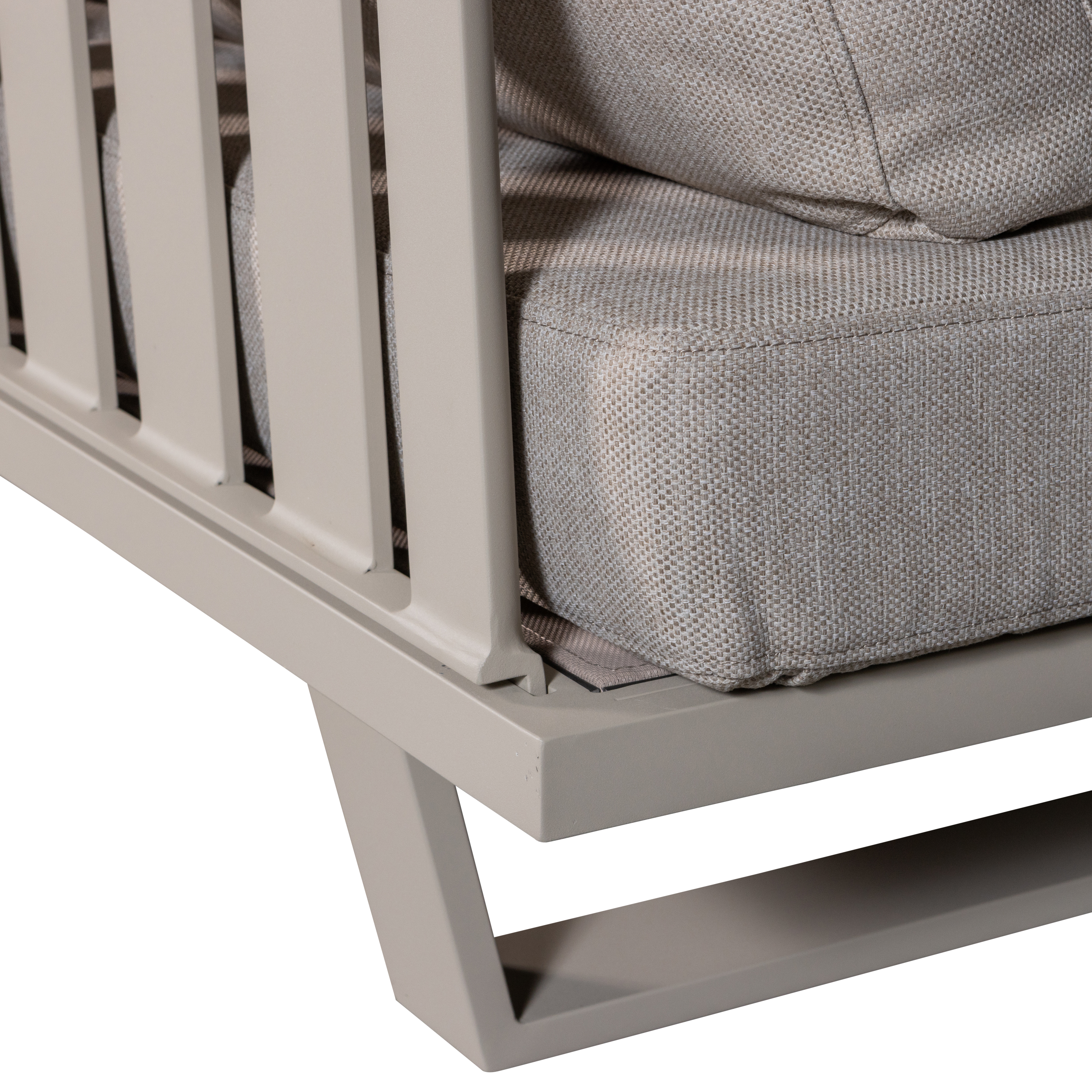 500006-Z-01_VS_EXT_Bear_3-zits_bank_aluminium_zand_detail.png?auto=webp&format=png&width=1500&height=1500