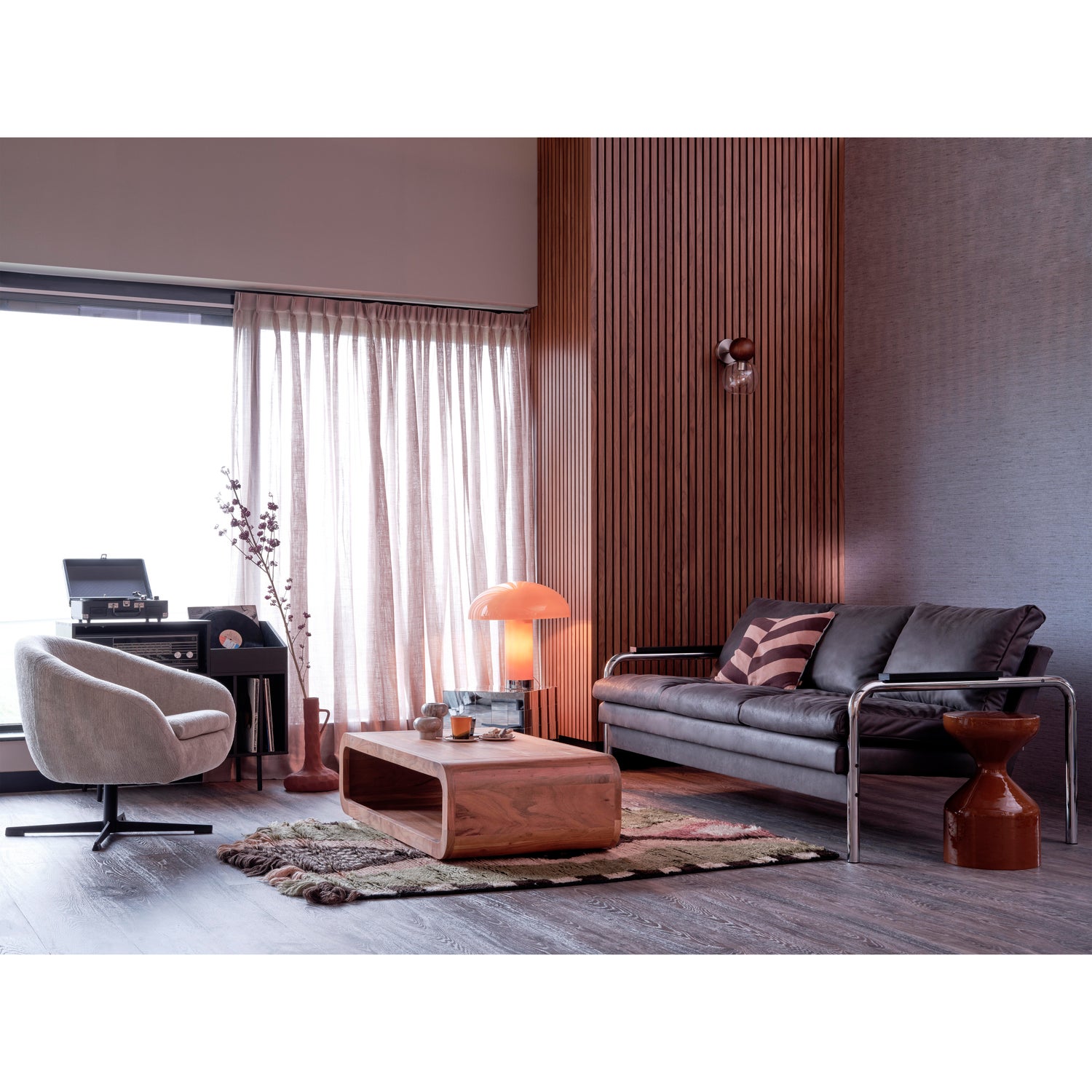 801348-Z-200370-N-374050-T-377280-G-801281-W-01_SF_BL_Desert_draaifauteuil_zand_Kin_salontafel_Floyd_bijzettafel_Tube_bank_Babble.jpg?auto=webp&format=png&width=1500&height=1500