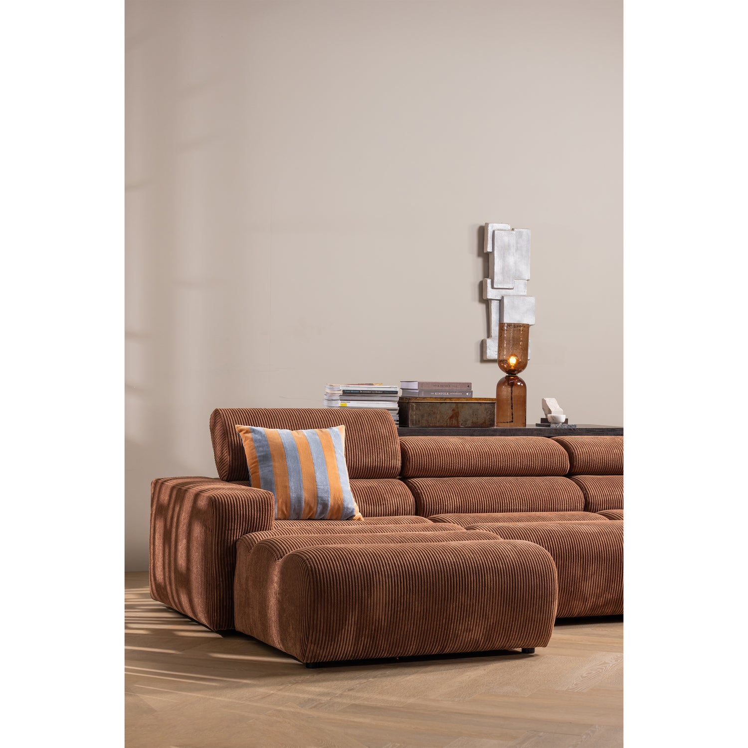 375034-B-377565-NB-377662-RE-377663-RE-377667-RE-01_SF_WP_Novi_bank_Laon_kussens_Gigi_tafelmap.png?auto=webp&format=png&width=1500&height=1500