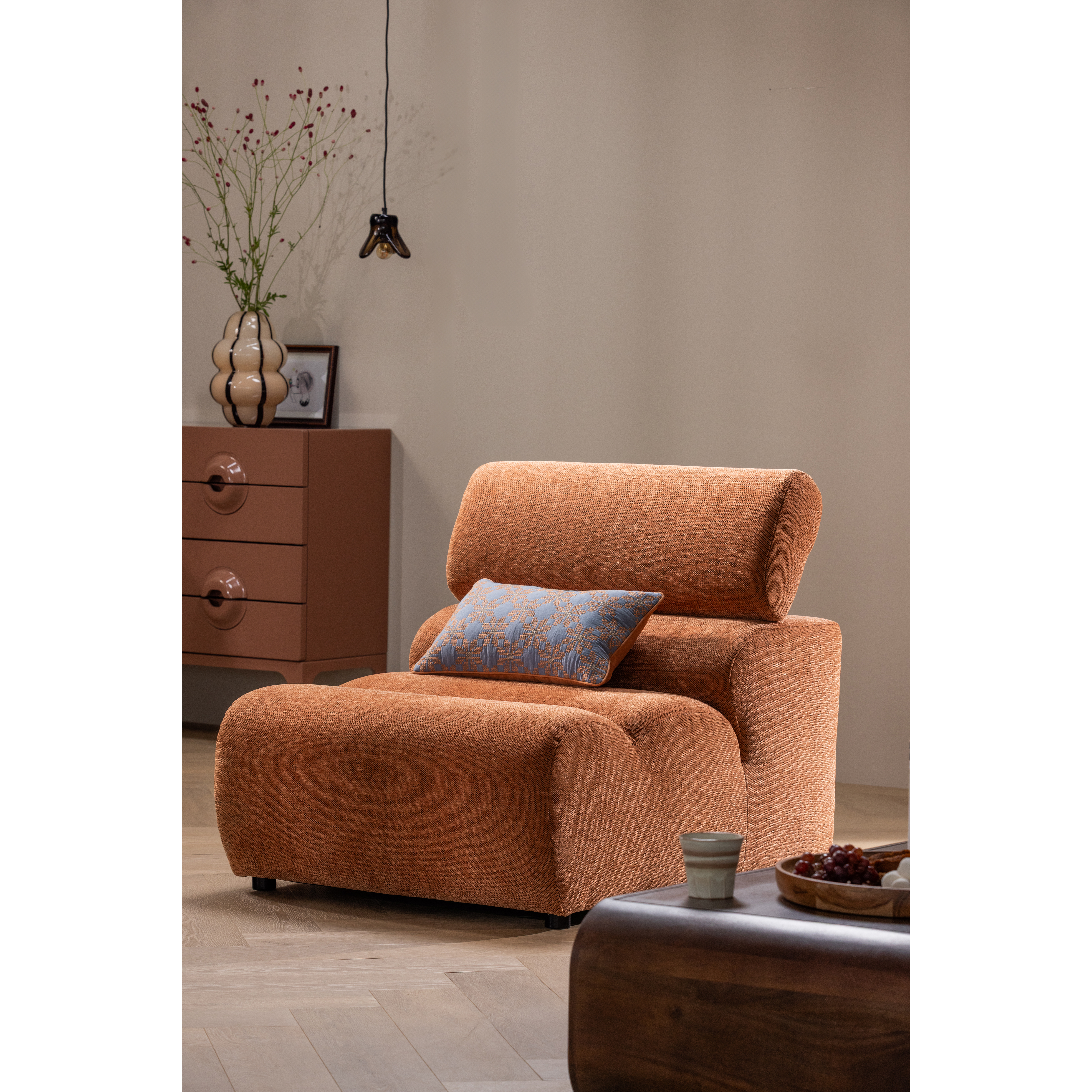 377598-B-377478-N-375189-MM-377565-NB-377662-OM-01_SF_WP_Novi_1-zits_Loan_kussens_Merge_ladekast_Kency_vaas_Elle_hanglamp.png?auto=webp&format=png&width=1500&height=1500