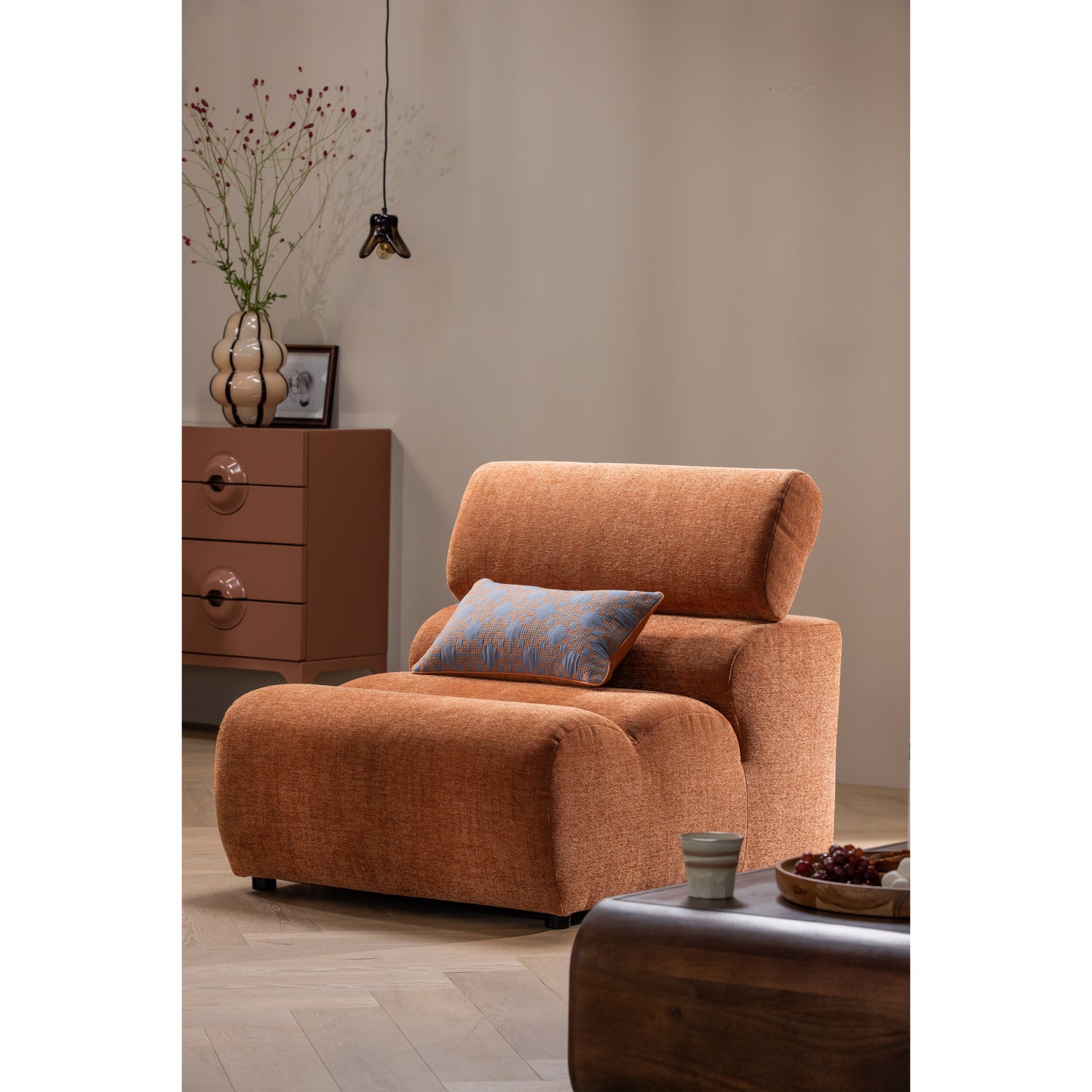 377598-B-377478-N-375189-MM-377565-NB-377662-OM-01_SF_WP_Novi_1-zits_Loan_kussens_Merge_ladekast_Kency_vaas_Elle_hanglamp.png?auto=webp&format=png&width=1500&height=1500