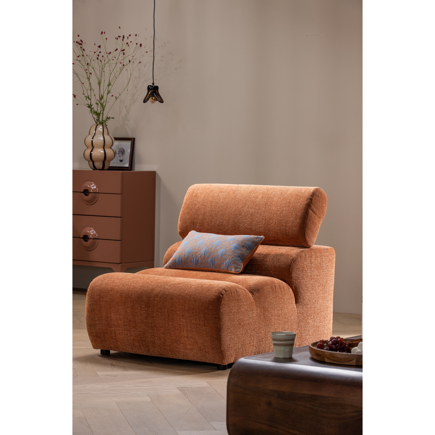 377598-B-377478-N-375189-MM-377565-NB-377662-OM-01_SF_WP_Novi_1-zits_Loan_kussens_Merge_ladekast_Kency_vaas_Elle_hanglamp.png?auto=webp&format=png&width=1500&height=1500