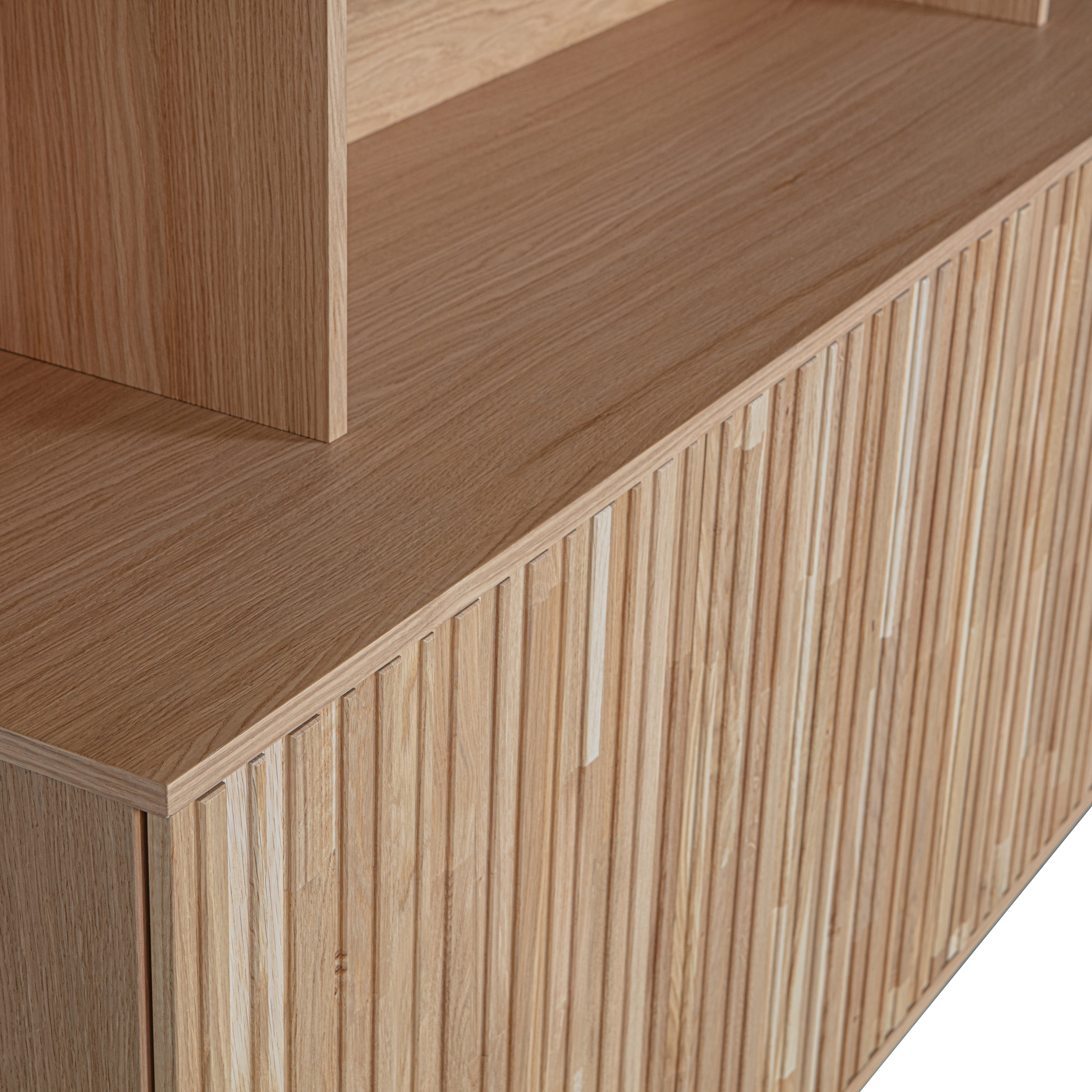 373585-B-02_VS_WE_New_Gravure_wandkast_eiken_blanke_lak_detail.jpg?auto=webp&format=png&width=1500&height=1500