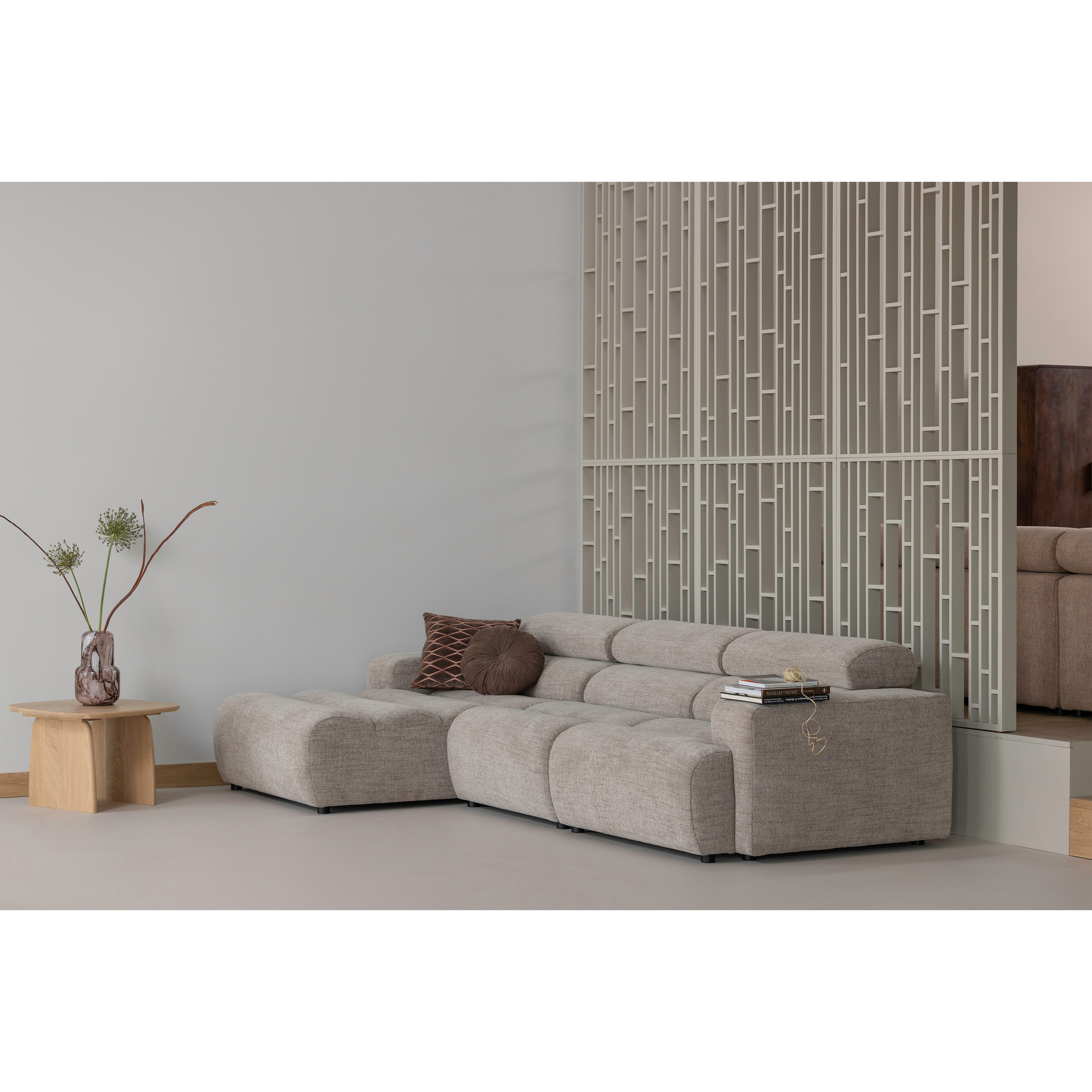 377563-BN-377666-TP-377665-TP-377667-NM-377661-NM-377662-NM-377663-NM-05_SF_WP_Novi_bank_Tablo_salontafel_60-110cm_Aziz_kussen_.png?auto=webp&format=png&width=1500&height=1500