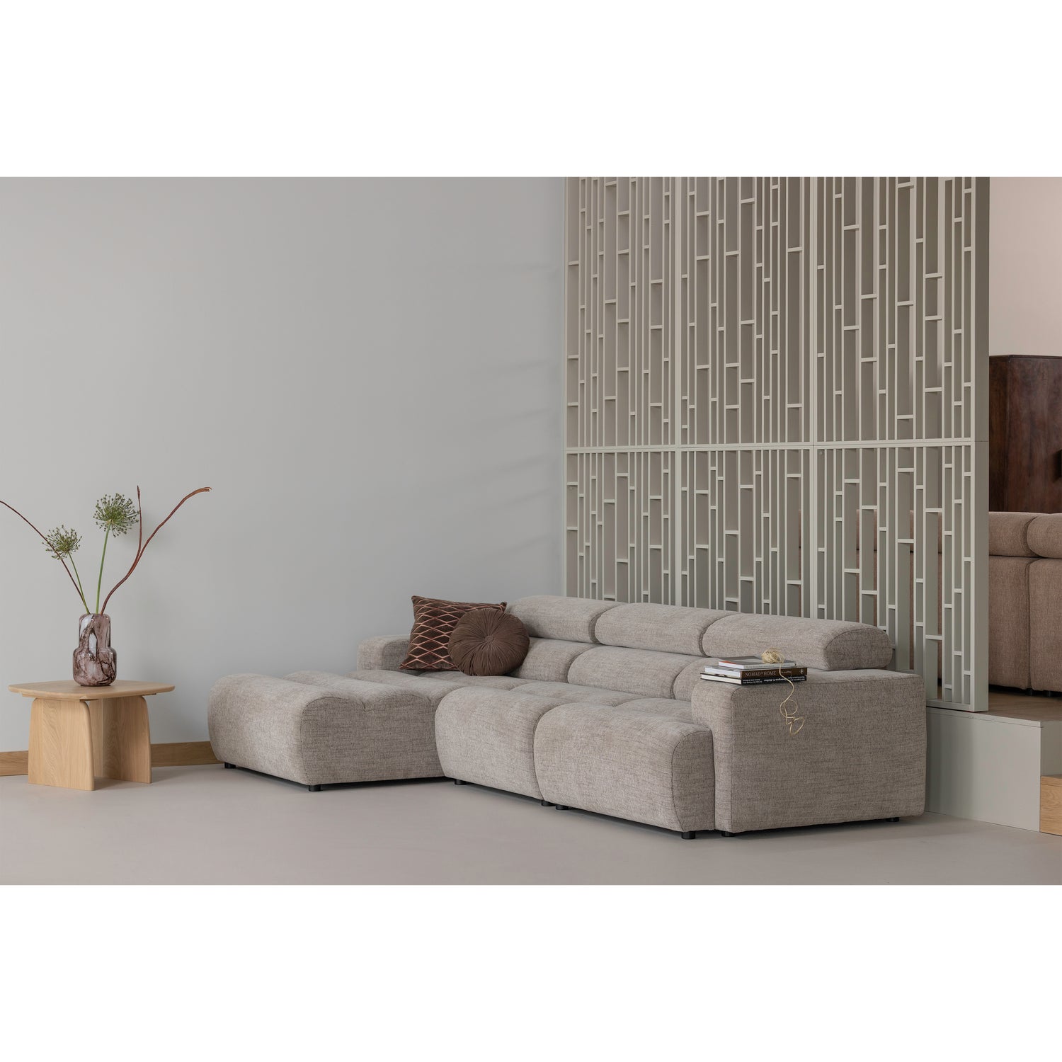 377563-BN-377666-TP-377665-TP-377667-NM-377661-NM-377662-NM-377663-NM-05_SF_WP_Novi_bank_Tablo_salontafel_60-110cm_Aziz_kussen_.png?auto=webp&format=png&width=1500&height=1500