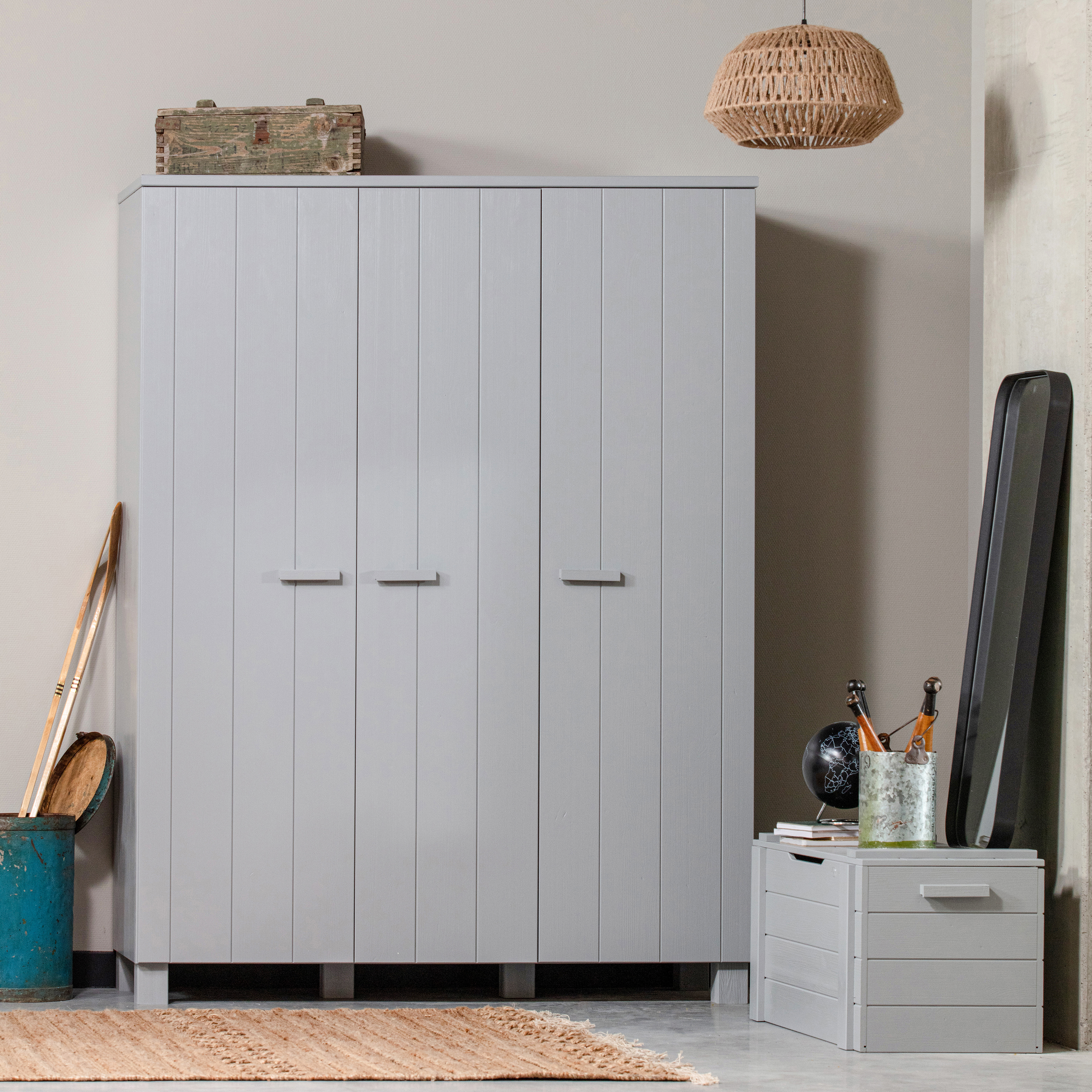 365543-BET-365563-BET-373908-Z-377102-N-375159-N-01_SF_FA_Dennis_3_deurskast_bedbank_Doutzen_spiegel_Kace_lamp_Mella_vloerkleed_VIERKANT.jpg?auto=webp&format=png&width=1500&height=1500