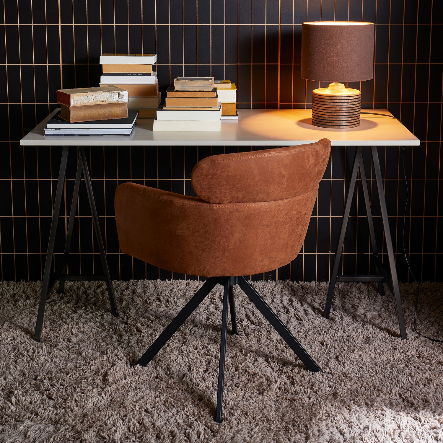 374112-D-374080-O-377364-W-01_SF_WE_Tino_bureau_Fenne_draaibare_eetkamerstoel_Menzo_tafellamp_VIERKANT.jpg?auto=webp&format=png&width=1500&height=1500