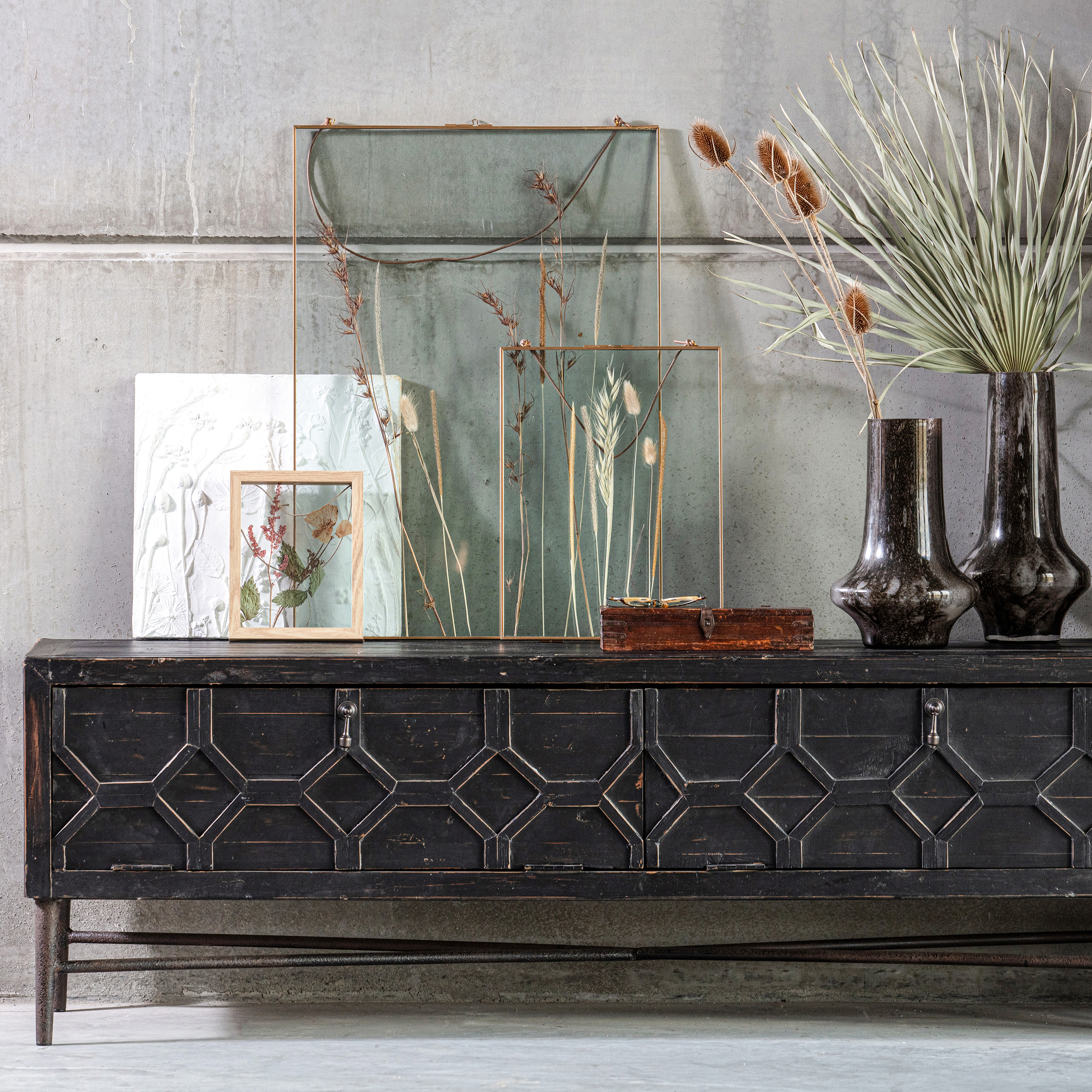 800075-Z-800261-B-800260-B-800284-M-800283-M-800231-W-800209-01_SF_BP_Bequest_Midcentury_vaas_Pressed__potpourri_fotolijst_Plaquette_wanddeco_VIERKANT.jpg?auto=webp&format=png&width=1500&height=1500