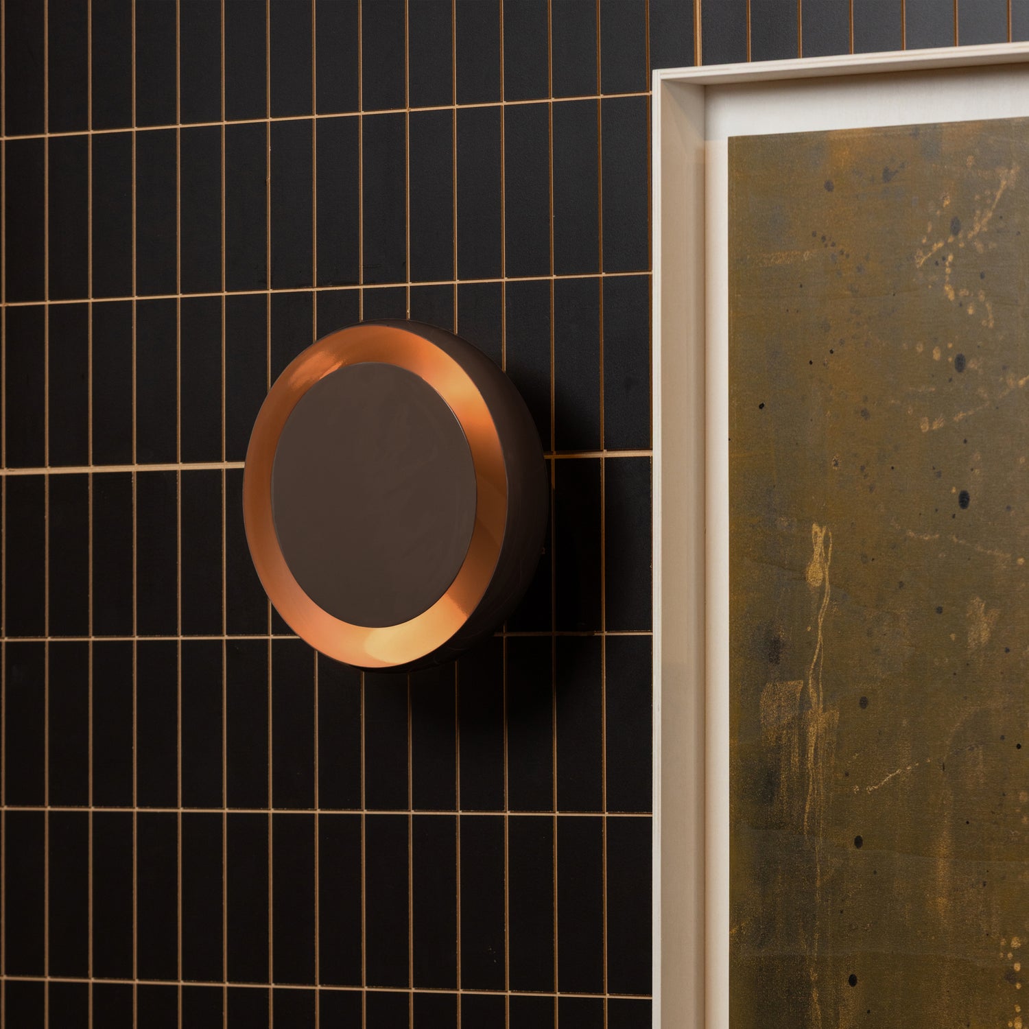 377888-B_01_SF_Gloomy_wandlamp_rond_metaal_bruin_vierkant.jpg?auto=webp&format=png&width=1500&height=1500