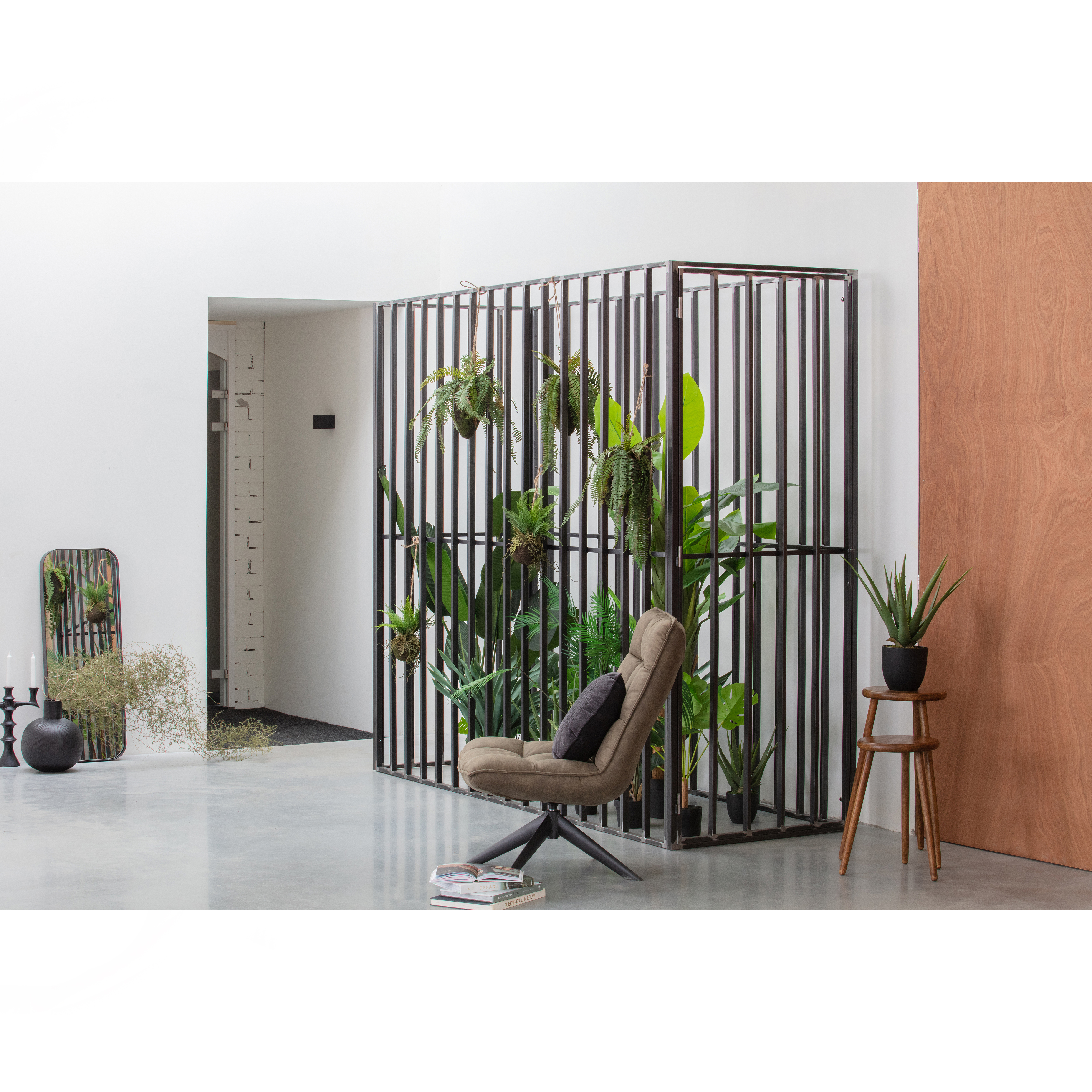 373303-G-373328-L-373334-W-375139-G-375138-G-373818-G-373817-G-02_SF_FA_Jouke_draaifauteuil_Coco_kussen_Varen_Strelitzia_Agave.jpg?auto=webp&format=png&width=1500&height=1500