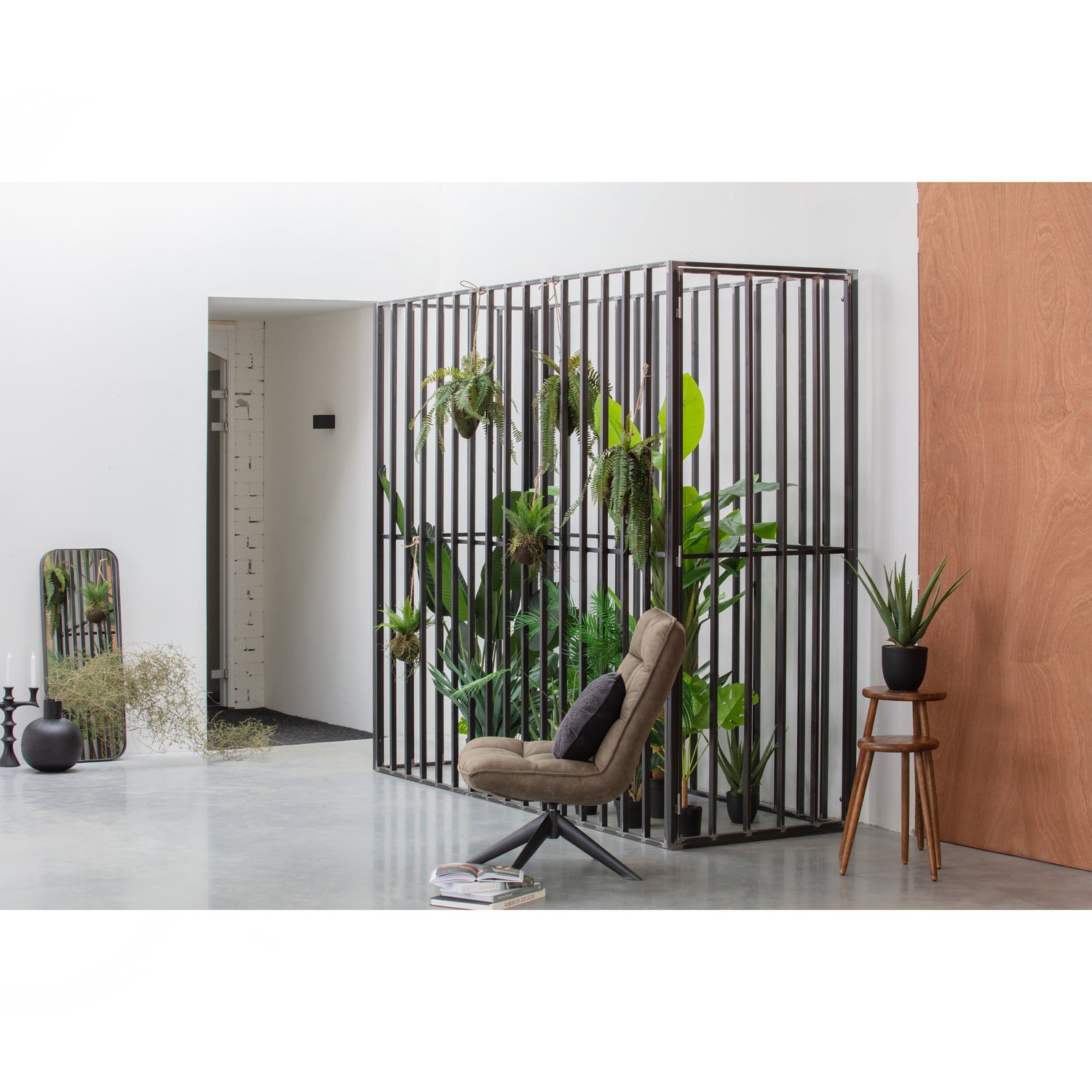 373303-G-373328-L-373334-W-375139-G-375138-G-373818-G-373817-G-02_SF_FA_Jouke_draaifauteuil_Coco_kussen_Varen_Strelitzia_Agave.jpg?auto=webp&format=png&width=1500&height=1500