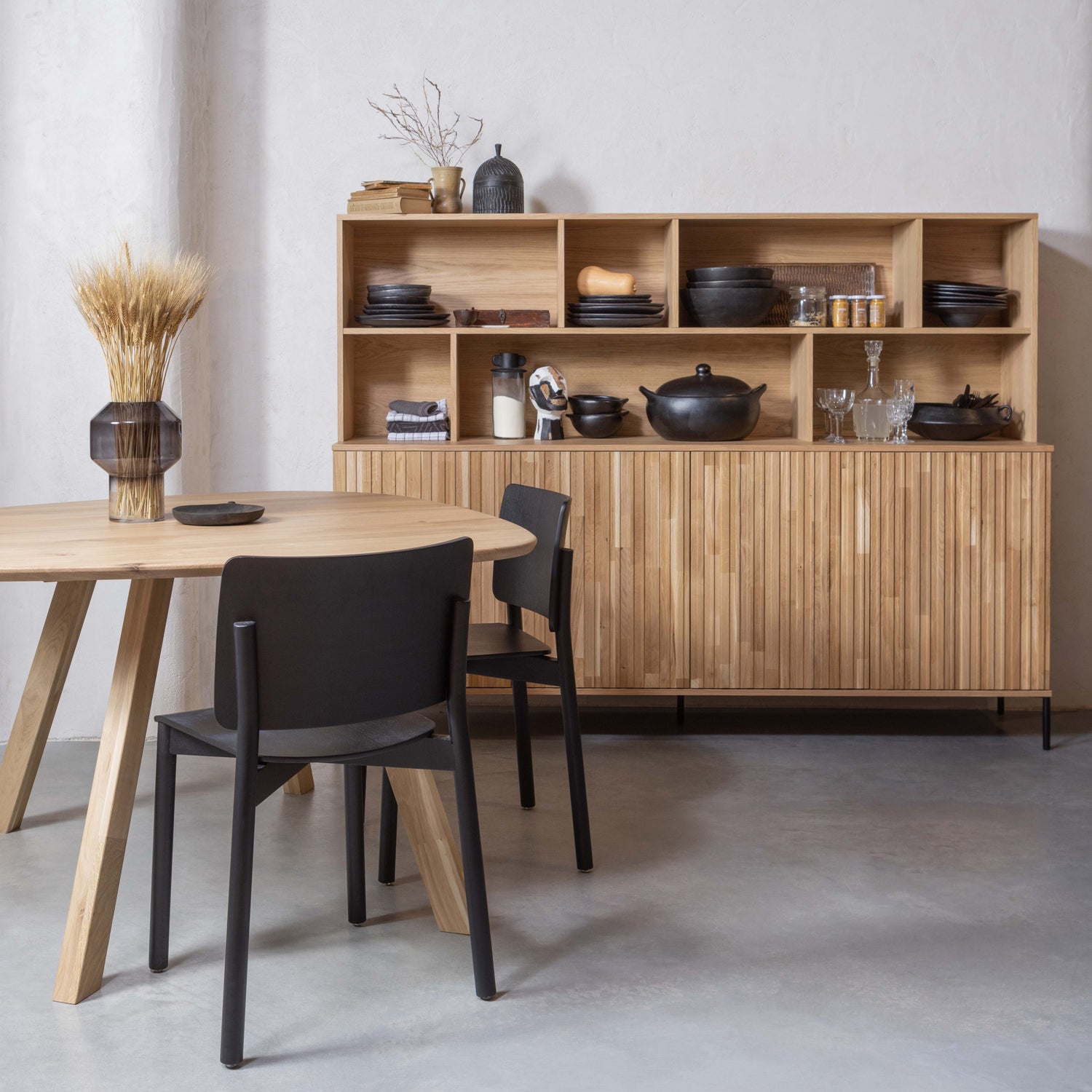 373585-B-376038-377425-Z-02_SF_WE_Gravure_new_wandkast_Tablo_tafelblad_organisch_Karel_stoel_zwart_VIERKANT.jpg?auto=webp&format=png&width=1500&height=1500