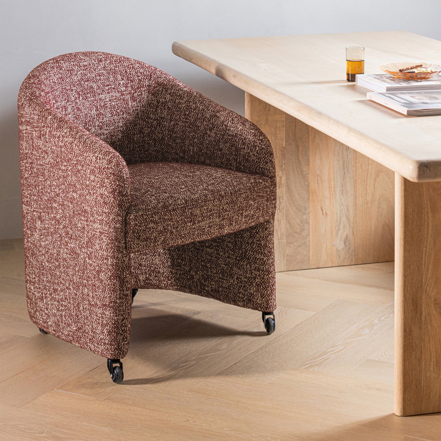 377800-R_01_SF_WP_Cordo_eetkamerstoel_met_wielen_melange_roestbruin_vierkant.jpg?auto=webp&format=png&width=1500&height=1500