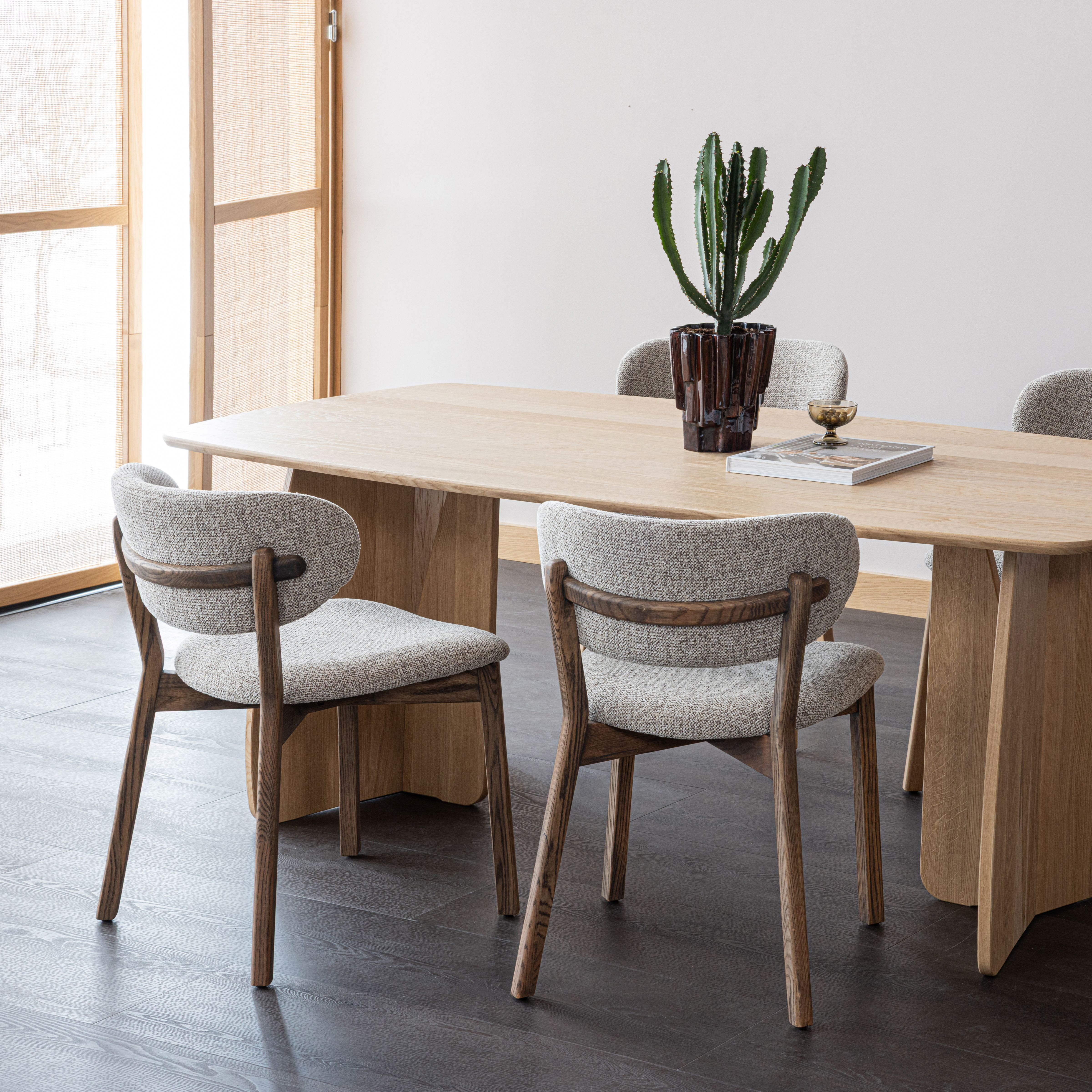 377929-N__377489-D_02_SF_FQ_Oakline_curve_eettafel_200x100cm_naturel_Udar_vierkant.jpg?auto=webp&format=png&width=1500&height=1500