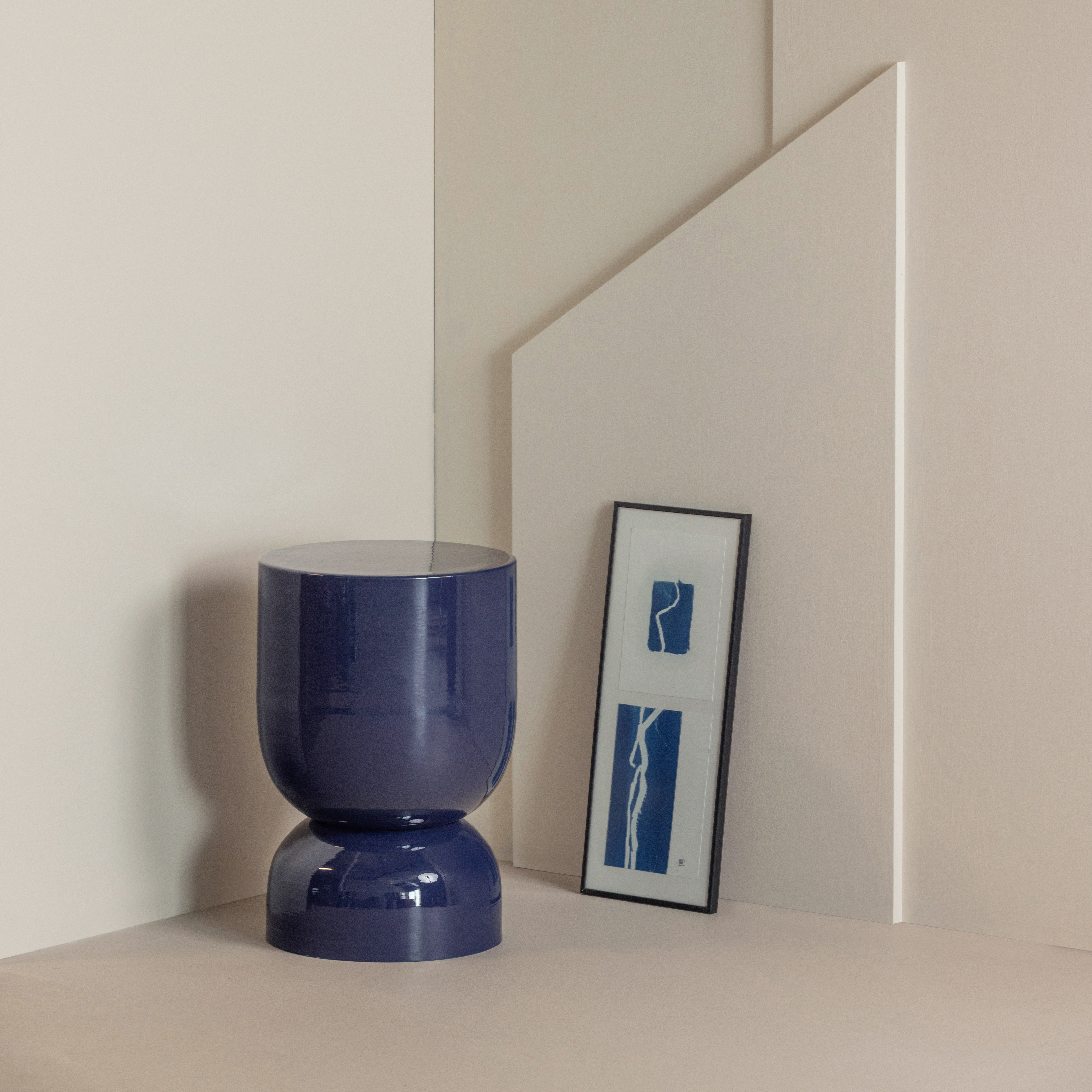 374010-B_01_SF_ES_Hekla_bijzettafel_metaal_donkerblauw_vierkant.jpg?auto=webp&format=png&width=1500&height=1500