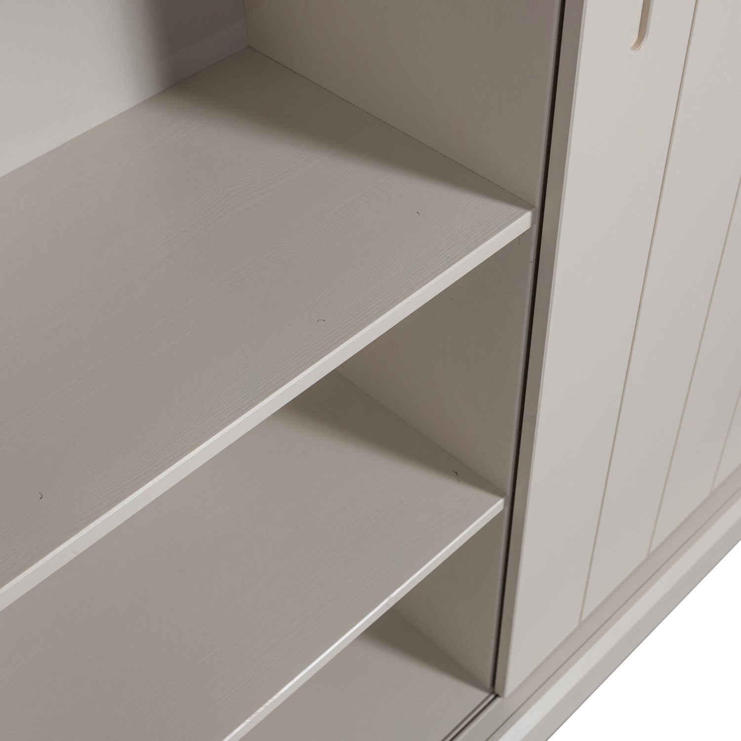 373661-DU-02_VS_FQ_Mila_schuifdeurkast_grenen_dust_detail.png?auto=webp&format=png&width=1500&height=1500