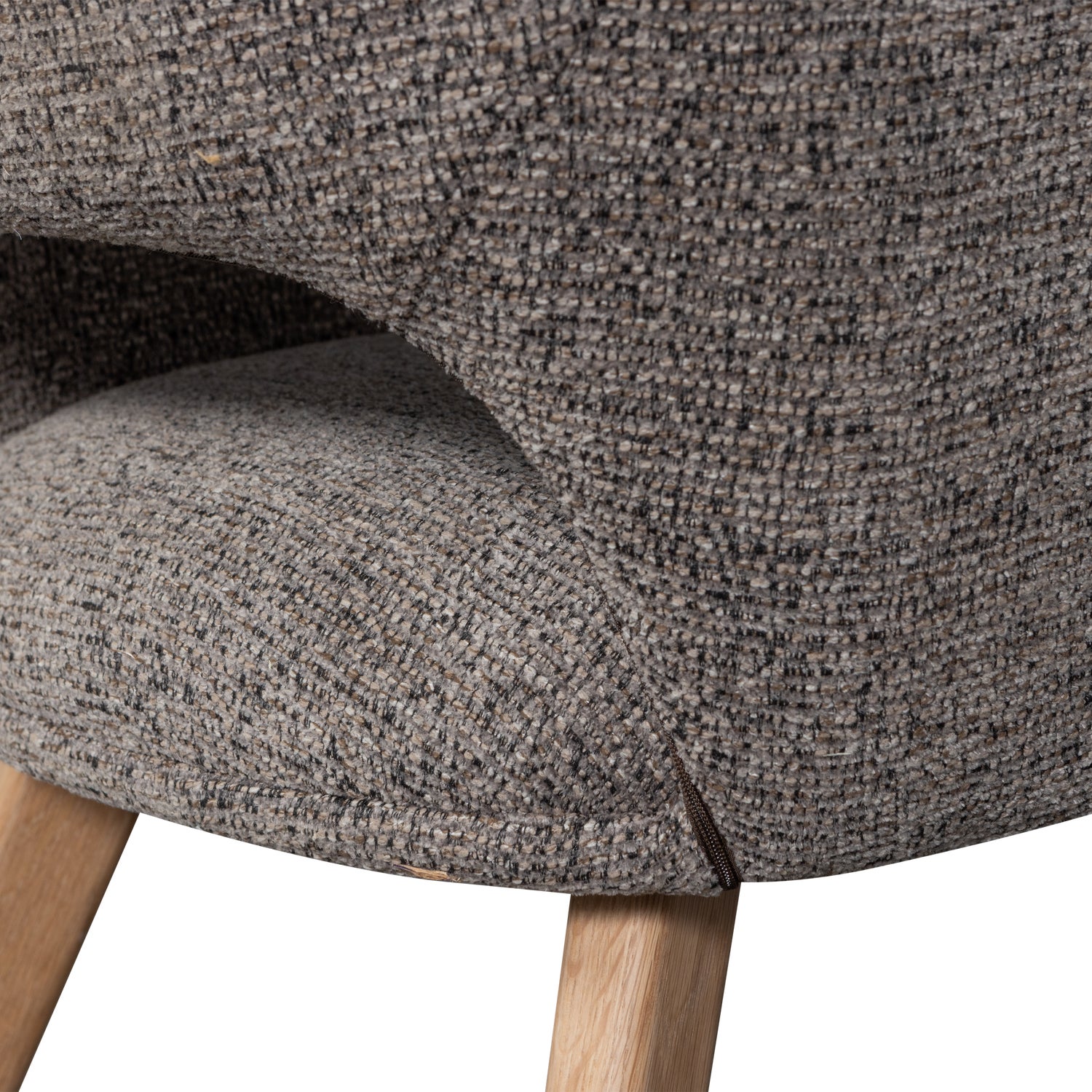 377492-TN-01_VS_PR_Murat_eetkamerstoel_taupe_met_houten_poot_naturel_detail.png?auto=webp&format=png&width=1500&height=1500