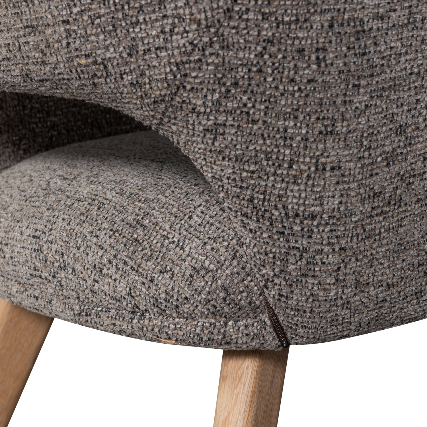 377492-TN-01_VS_PR_Murat_eetkamerstoel_taupe_met_houten_poot_naturel_detail.png?auto=webp&format=png&width=1500&height=1500