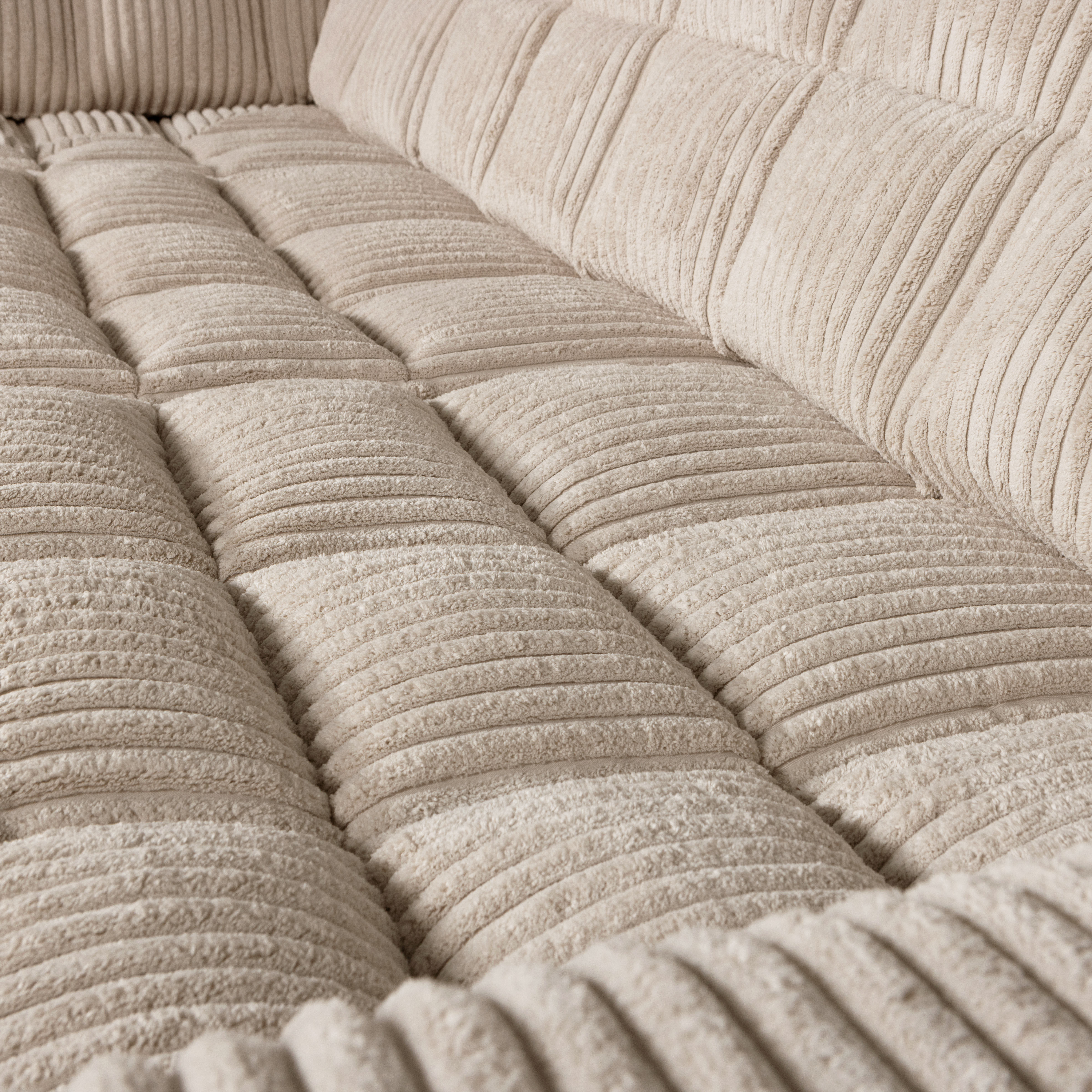 379014-RR-01_VS_WE_Second_date_hoekbank_links_grove_ribstof_travertin_detail.png?auto=webp&format=png&width=1500&height=1500