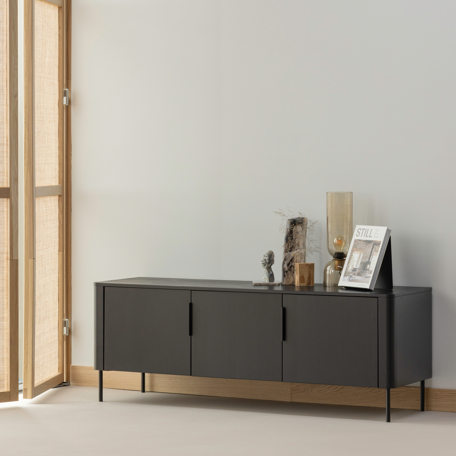 377593-MZ-375035-N-02_SF_WP_Gunnar_tv_meubel_Gigi_tafellamp_vierkant.png?auto=webp&format=png&width=1500&height=1500