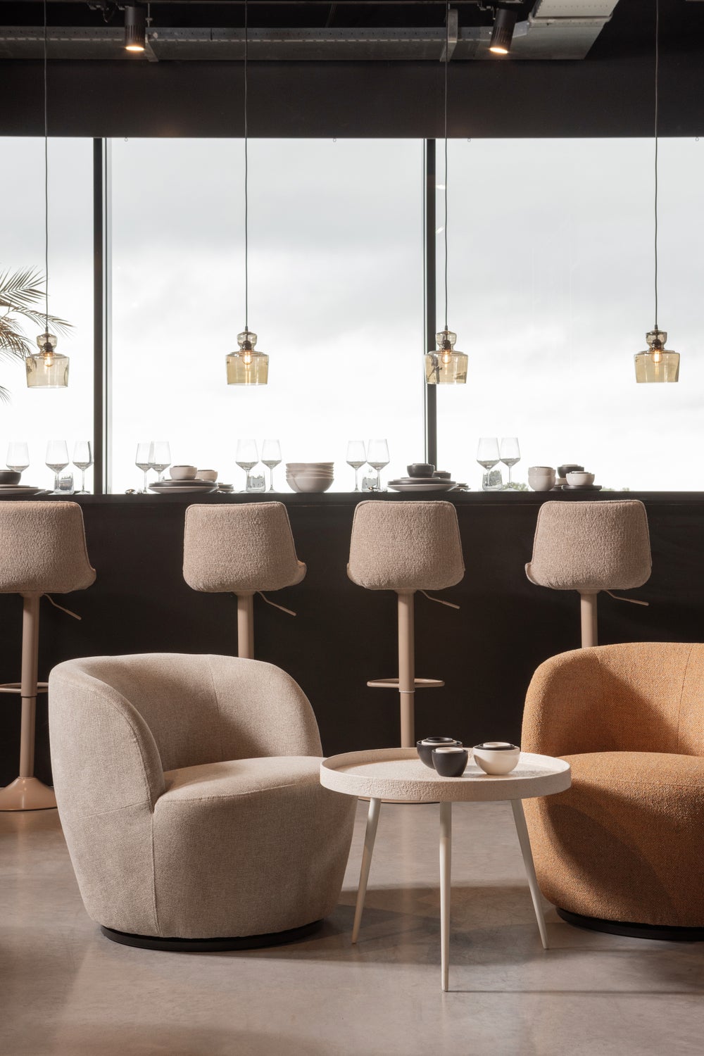 373539-Z_373539-CU_01_SF_ES_Serra_draaifauteuil_geweven_stof_curry_melange-zand.jpg?auto=webp&format=png&height=1500