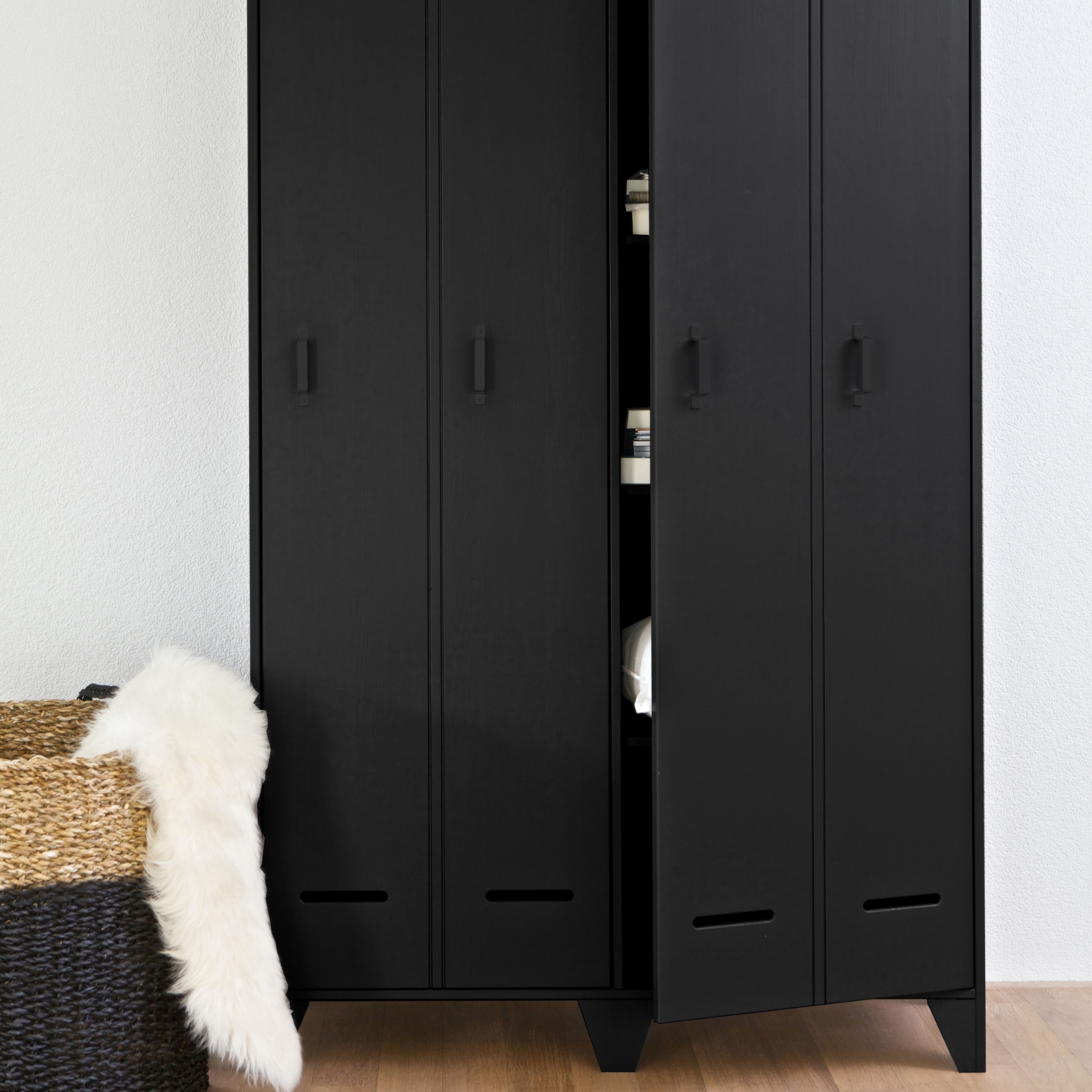 378586-GOZ-01_SF_FA_Stijn_2_drs_lockerkast_zwart_PS_VIERKANT.jpg?auto=webp&format=png&width=1500&height=1500