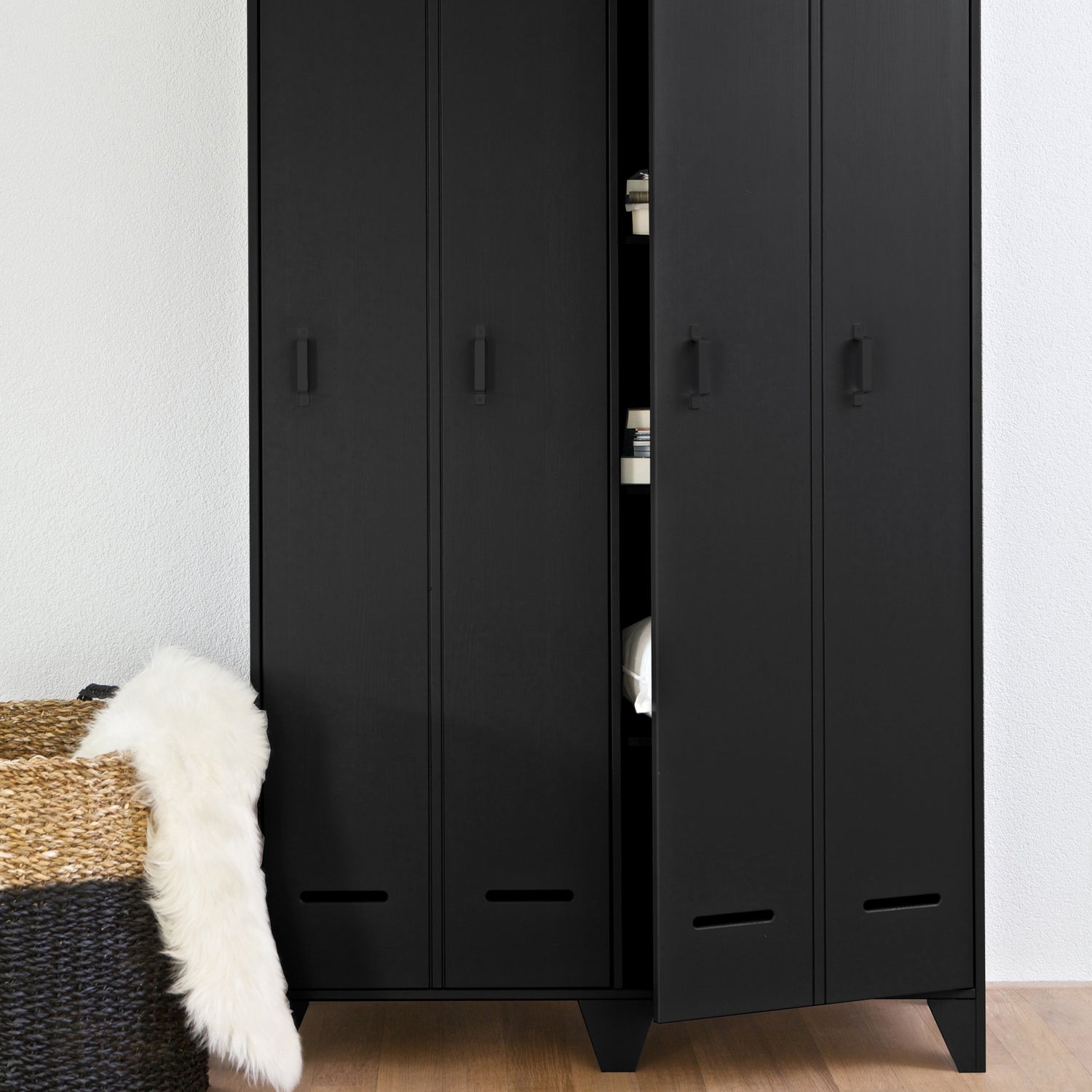 378586-GOZ-01_SF_FA_Stijn_2_drs_lockerkast_zwart_PS_VIERKANT.jpg?auto=webp&format=png&width=1500&height=1500