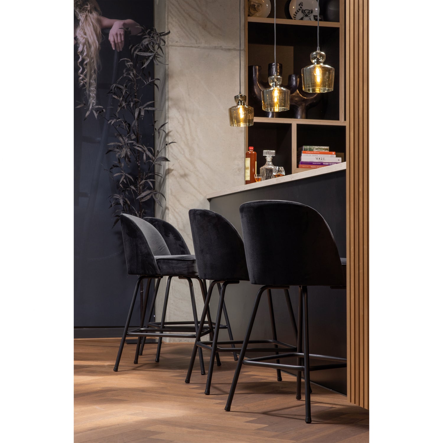 800294-Z-800131-B-02_SF_BP_Vogue_barstoel_zwart_Stream_hanglamp_glas.jpg?auto=webp&format=png&width=1500&height=1500