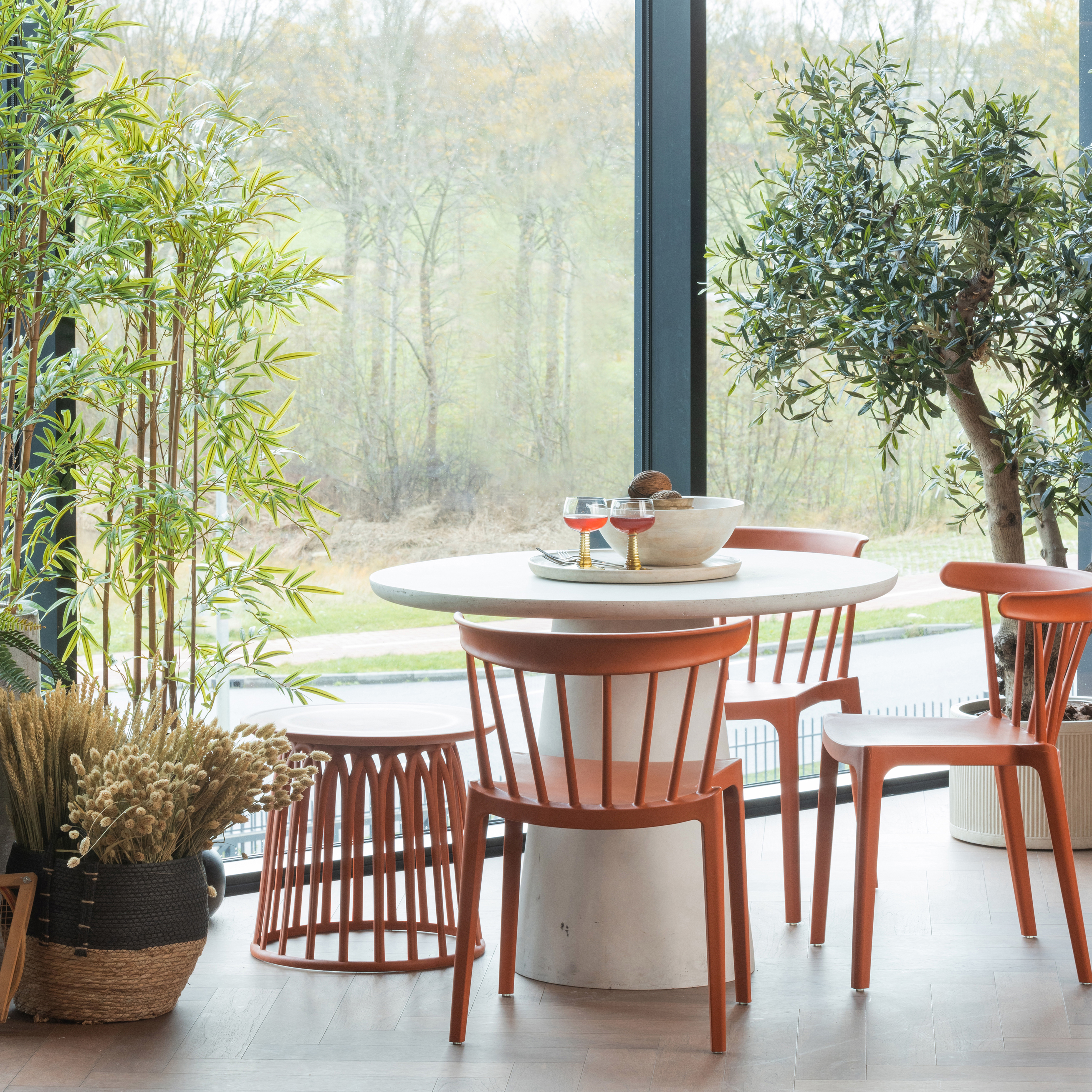 373343-W-378634-T-377167-T-01_SF_FA_Damon_eettafel_Bliss_spijlenstoel_Terra_Boy_bijzettafel_terra_VIERKANT.jpg?auto=webp&format=png&width=1500&height=1500