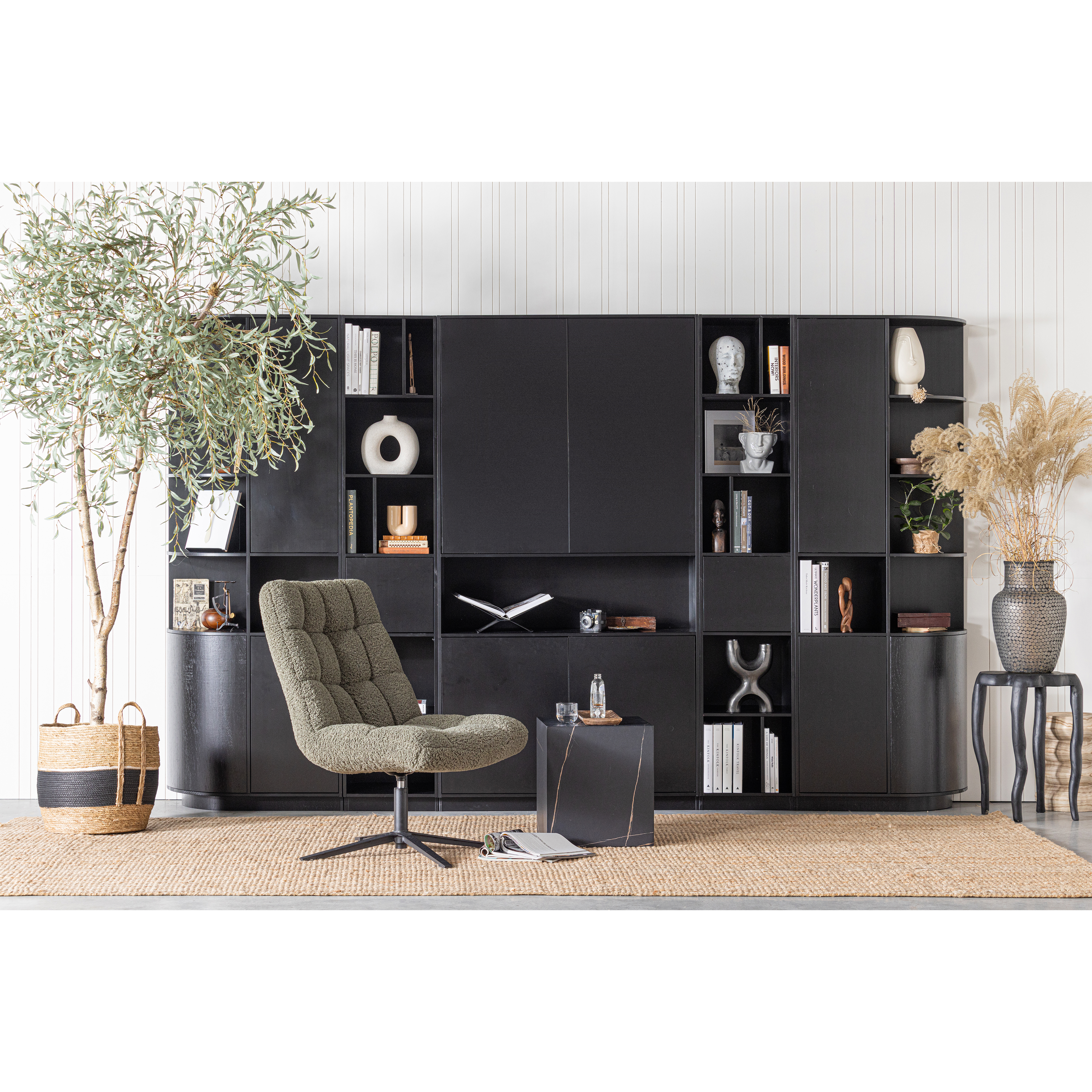 373457-Z_373511-Z_373512-Z_373513-Z_373514-Z_373449-N_373406-G_373434-Z-01_SF_WE_Finca_hoge_kast_zwart_Finca_hoge_boekenkast_Achiel_Job_Benji.jpg?auto=webp&format=png&width=1500&height=1500