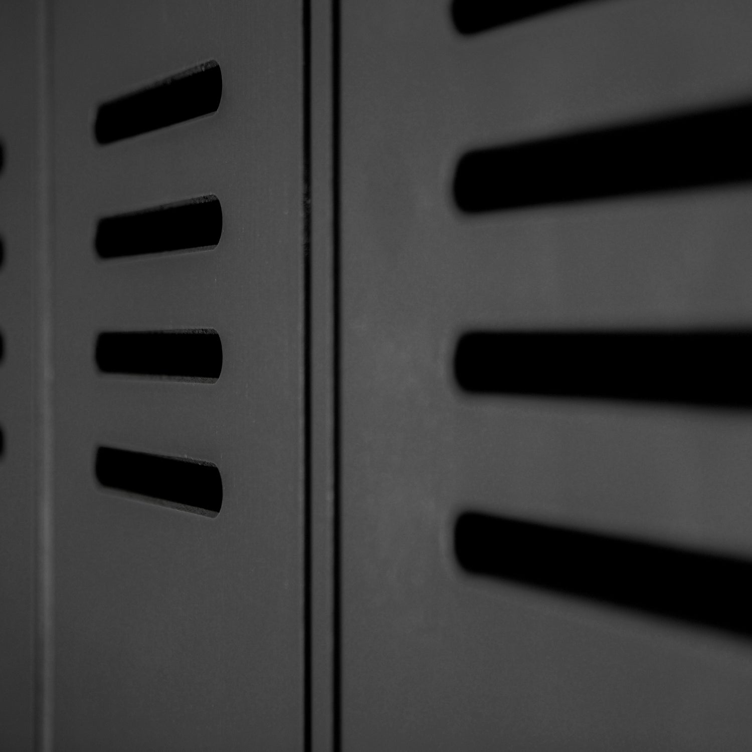 378586-GOZ-01_VS_FA_Stijn_hoog_2drs_lockerkast_zwart_PS_detail.jpg?auto=webp&format=png&width=1500&height=1500