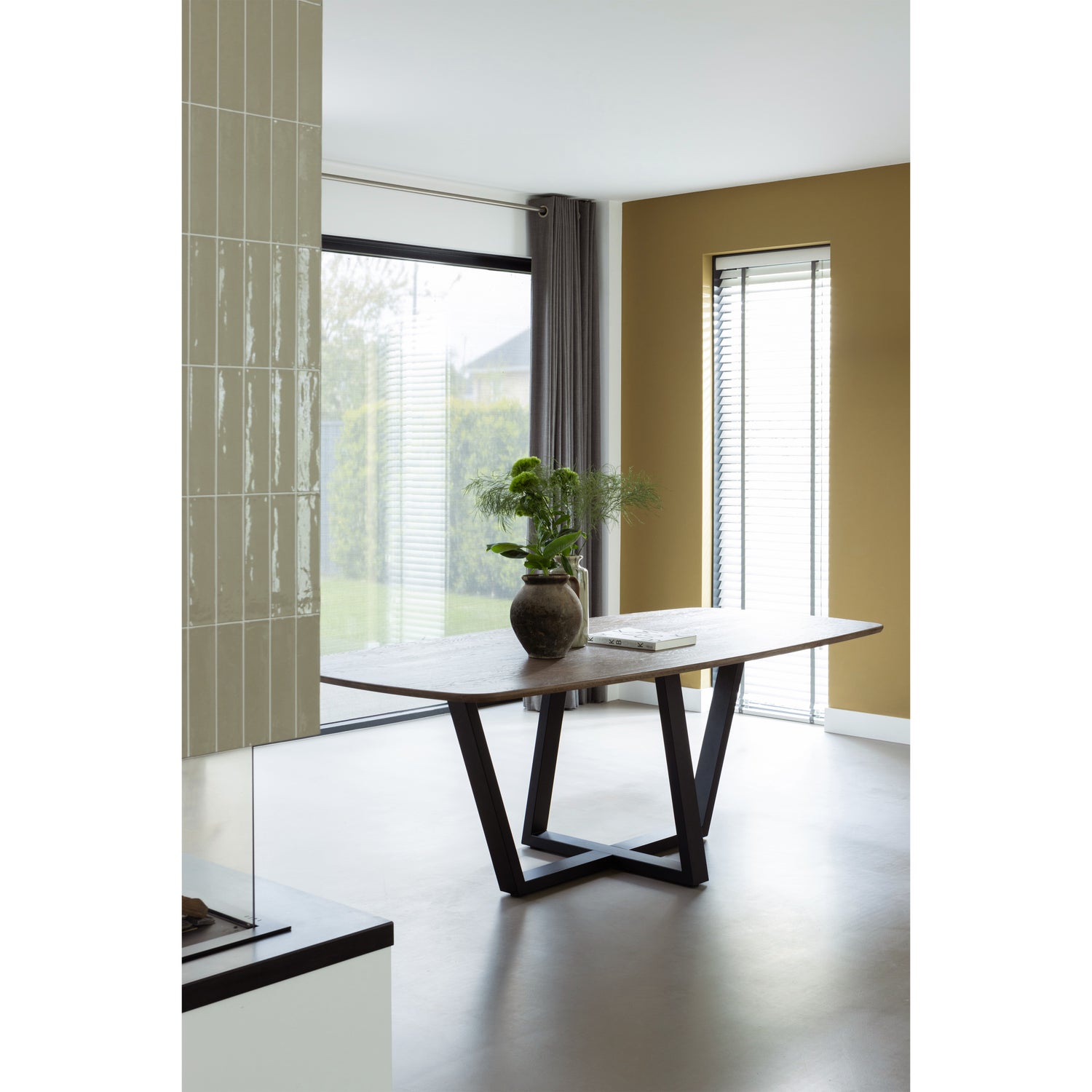 TB-DO-DL22-2100x0990-375294-01_SF_FA_Tafelblad_deens_ovaal_doorgaande_lamel_210x100cm_cashmere_brown_Tablo_drenthe_poot.jpg?auto=webp&format=png&width=1500&height=1500