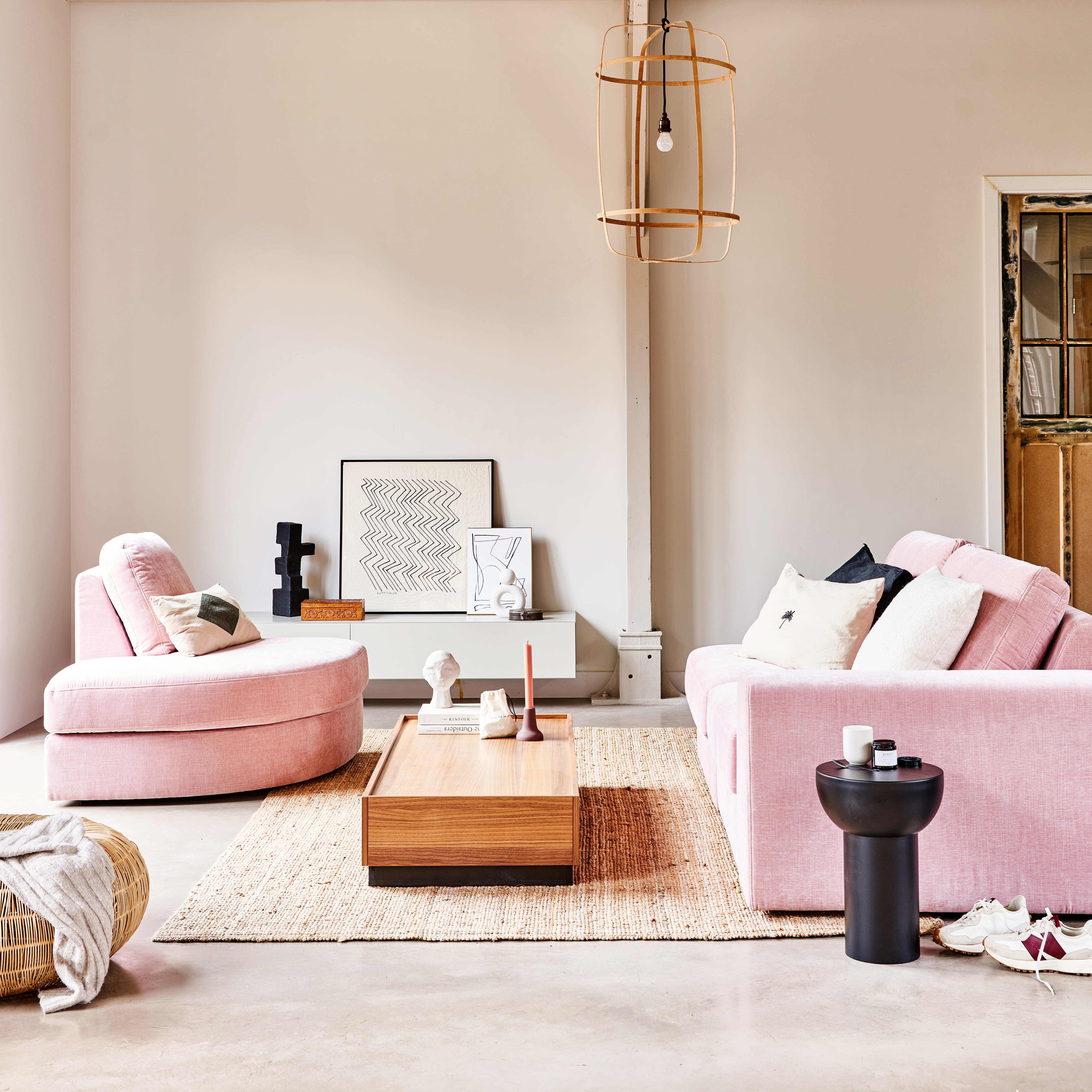 400453-R-400454-R-400455-R-375145-W-01_SF_VT_Family_1-zits_element_rechts_links_roze_Block_salontafel_walnootfineer_VIERKANT.jpg?auto=webp&format=png&width=1500&height=1500