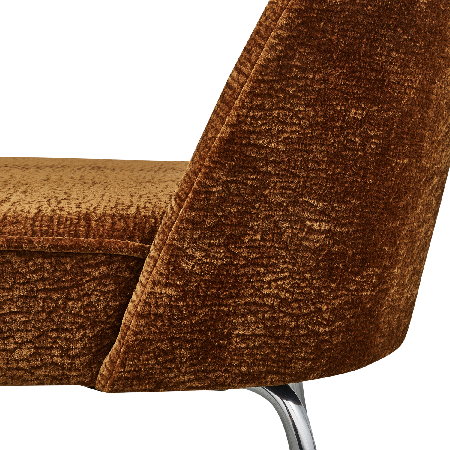 800816-MBC-02_VS_BP_Vogue_eetkamerstoel_3D_chenille_midden_bruin_chrome_poot_detail.png?auto=webp&format=png&width=1500&height=1500