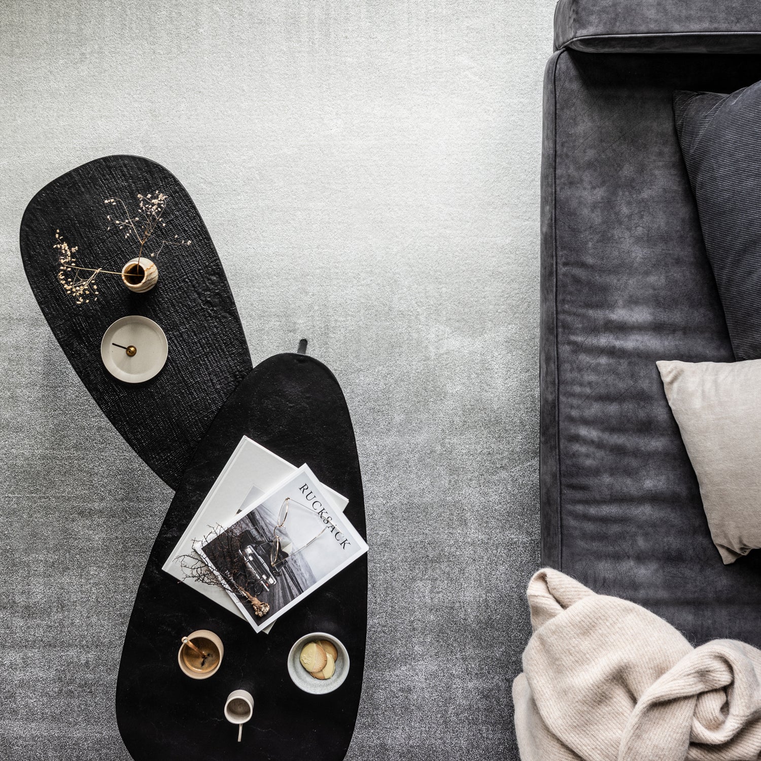 800054-Z-01_SF_BP_Triangle_bijzettafels_metaal_zwart_nikkel_VIERKANT.jpg?auto=webp&format=png&width=1500&height=1500