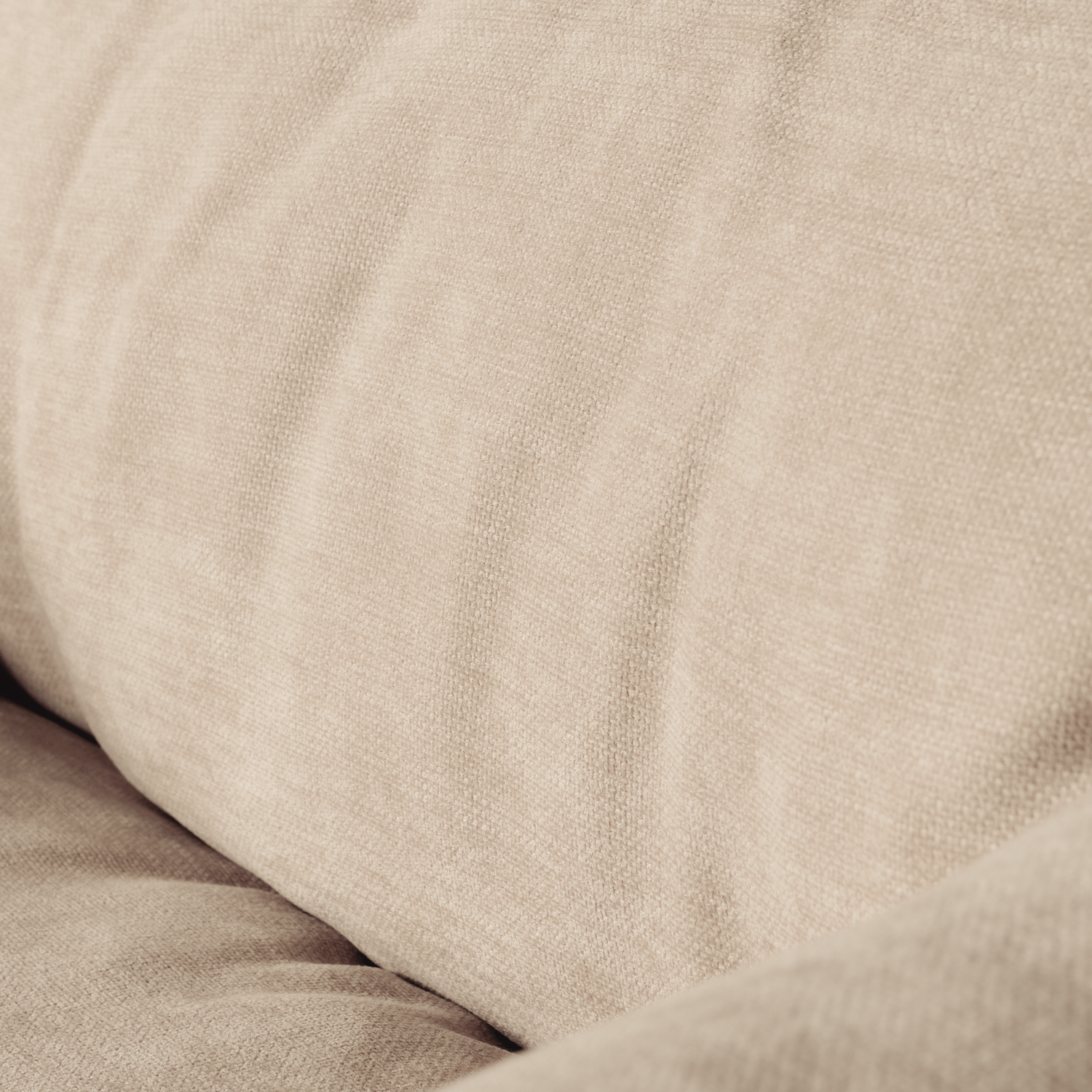 377522-SN-377525-SN-377526-SN-377528-SN-377529-SN-377530-SN-377531-SN-01_VS_WE_Baggy_draaifauteuil_geweven_chenille_zand_detail_C1_PS.png?auto=webp&format=png&height=1500