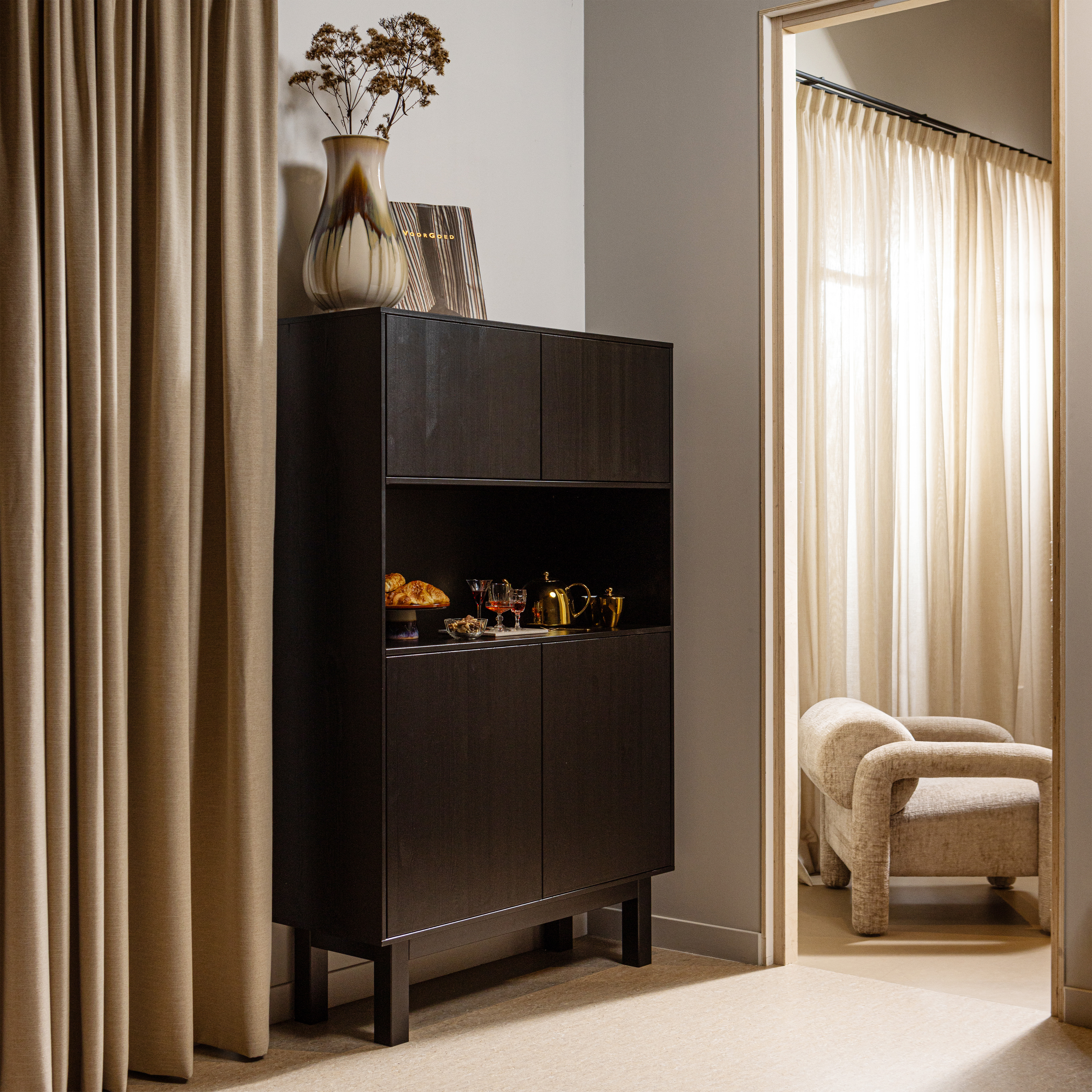 373467-Z-340483-Z-01_SF_WE_Finca_buffet_-_Drankkast_Lenny_fauteuil_vierkant.jpg?auto=webp&format=png&width=1500&height=1500