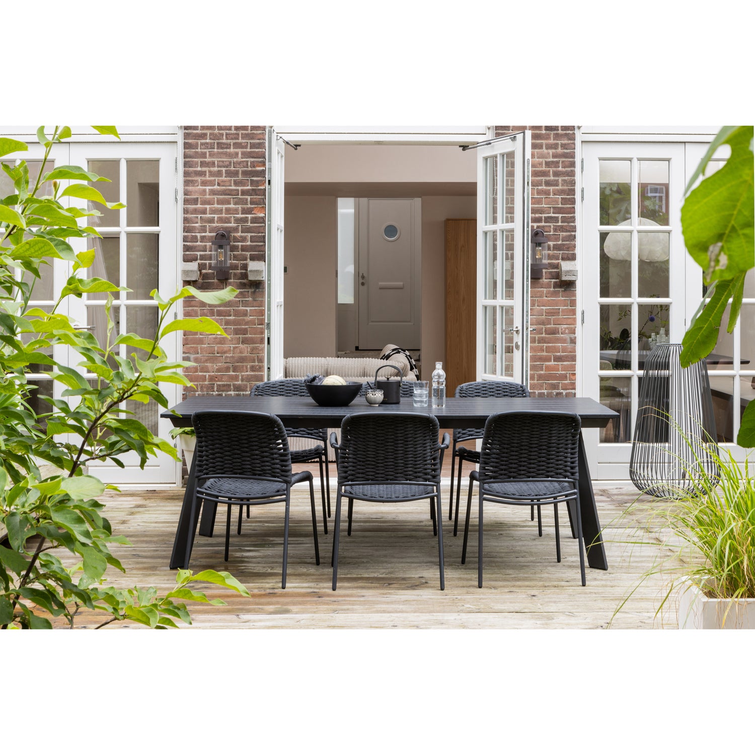 377368-A-500037-Z-500021-Z-01_SF_WE_Veerle_tuintafel_220x100cm_Taku_tuinstoel_zwart_zonder_armleuning.jpg?auto=webp&format=png&width=1500&height=1500