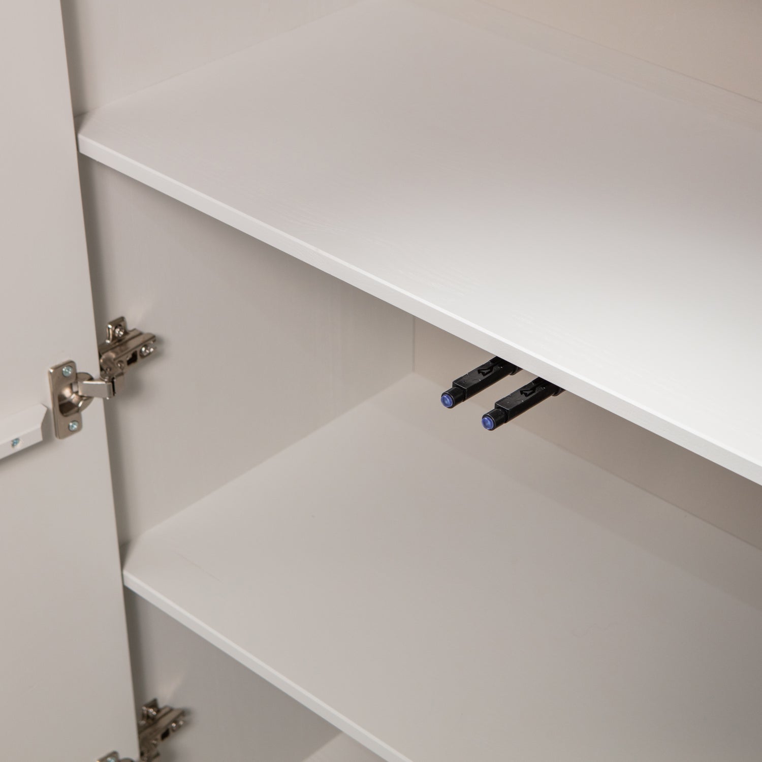 373990-M-02_VS_FA_Cadiz_opbergkast_grenen_mist_detail.png?auto=webp&format=png&width=1500&height=1500