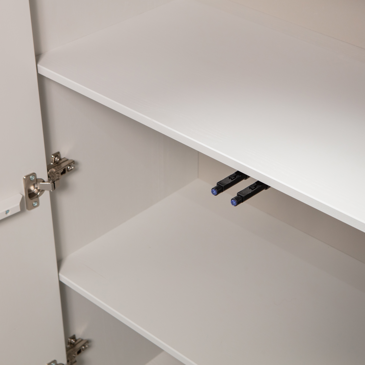 373990-M-02_VS_FA_Cadiz_opbergkast_grenen_mist_detail.png?auto=webp&format=png&width=1500&height=1500