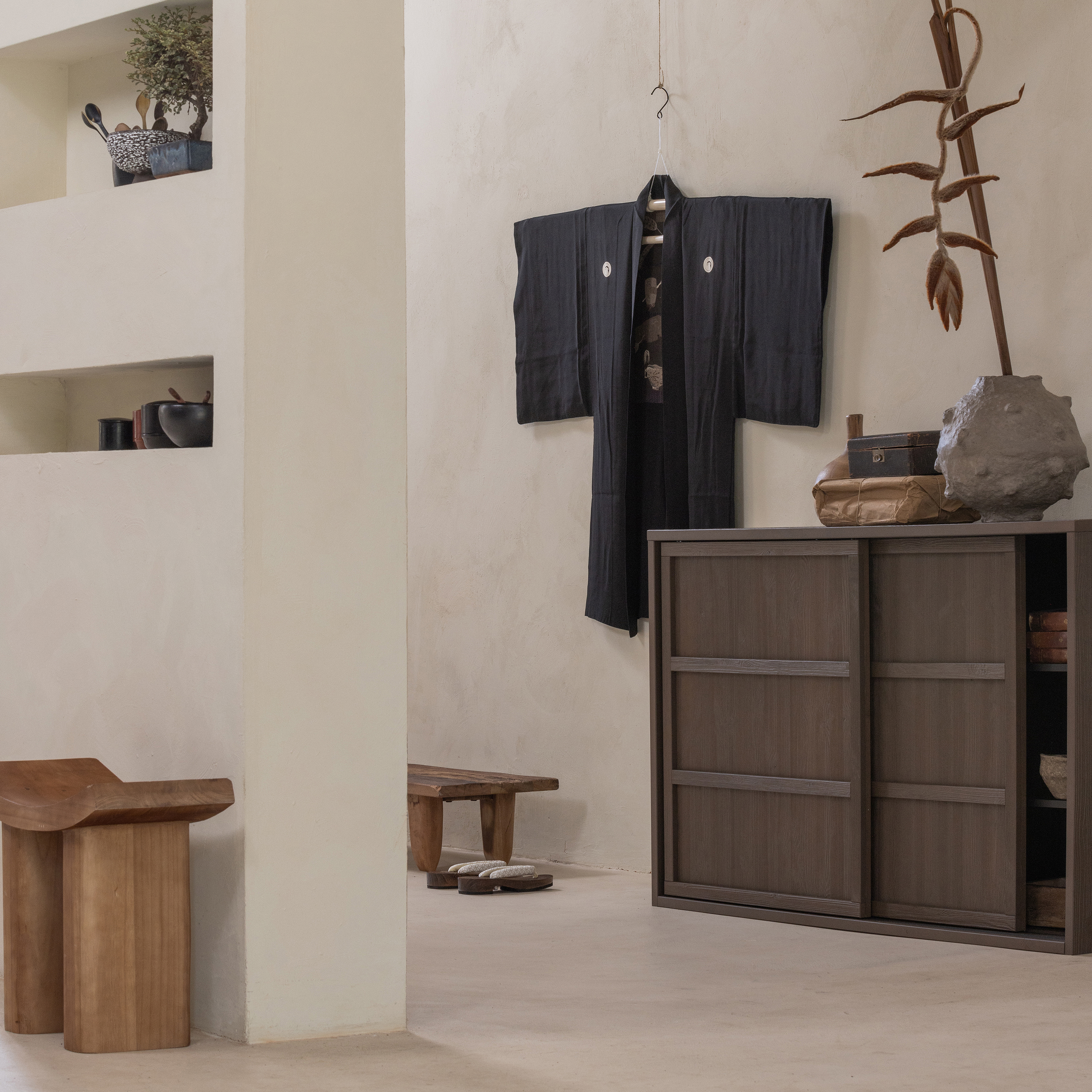 801293-A-801213-G-801148-N-01_SF_BP_Nomin_dressoir_Syros_deco_papier_mache_Japan_kruk_VIERKANT.jpg?auto=webp&format=png&width=1500&height=1500